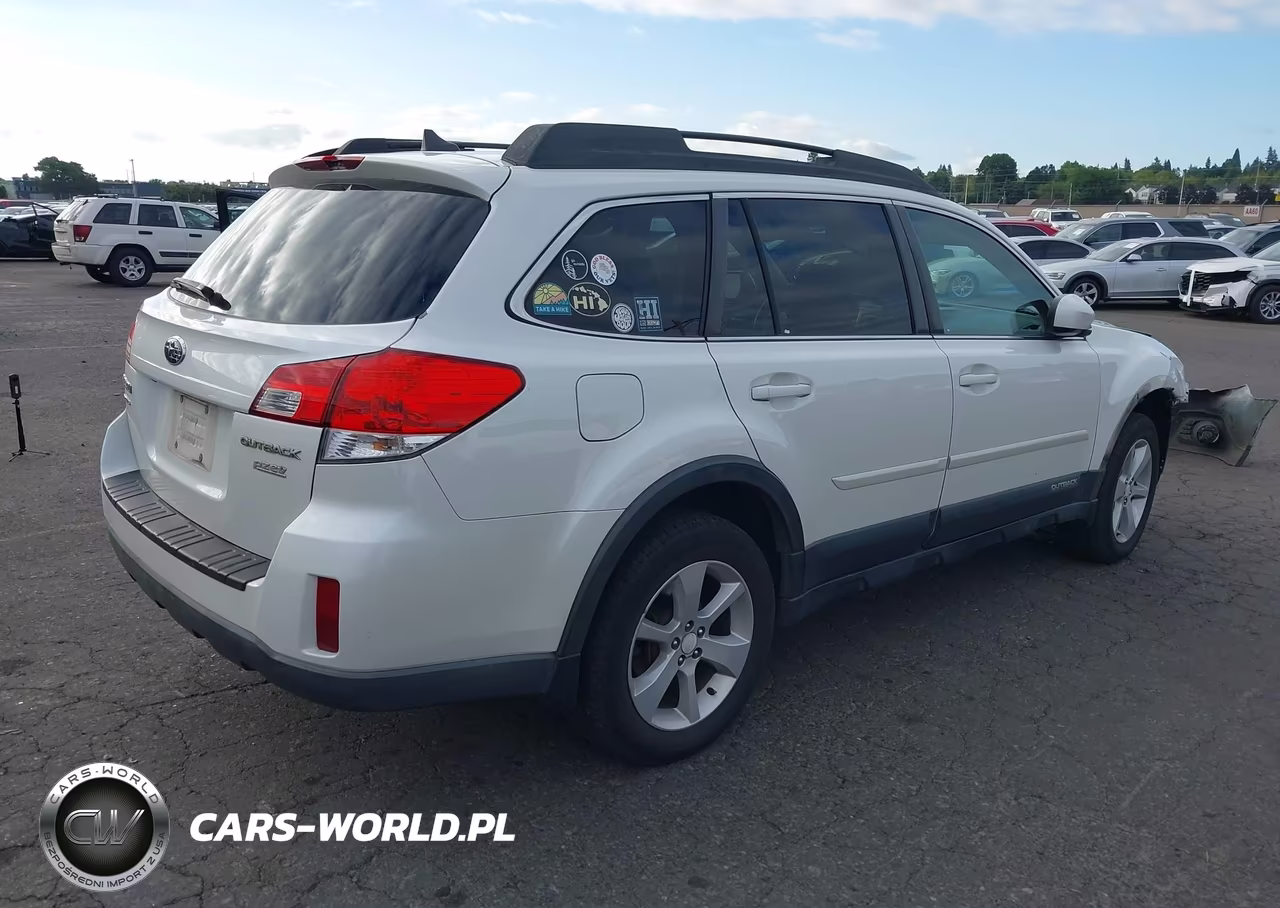 2014 Subaru Outback 2.5I Premium VIN:4S4BRBDCXE3239815 - 4
