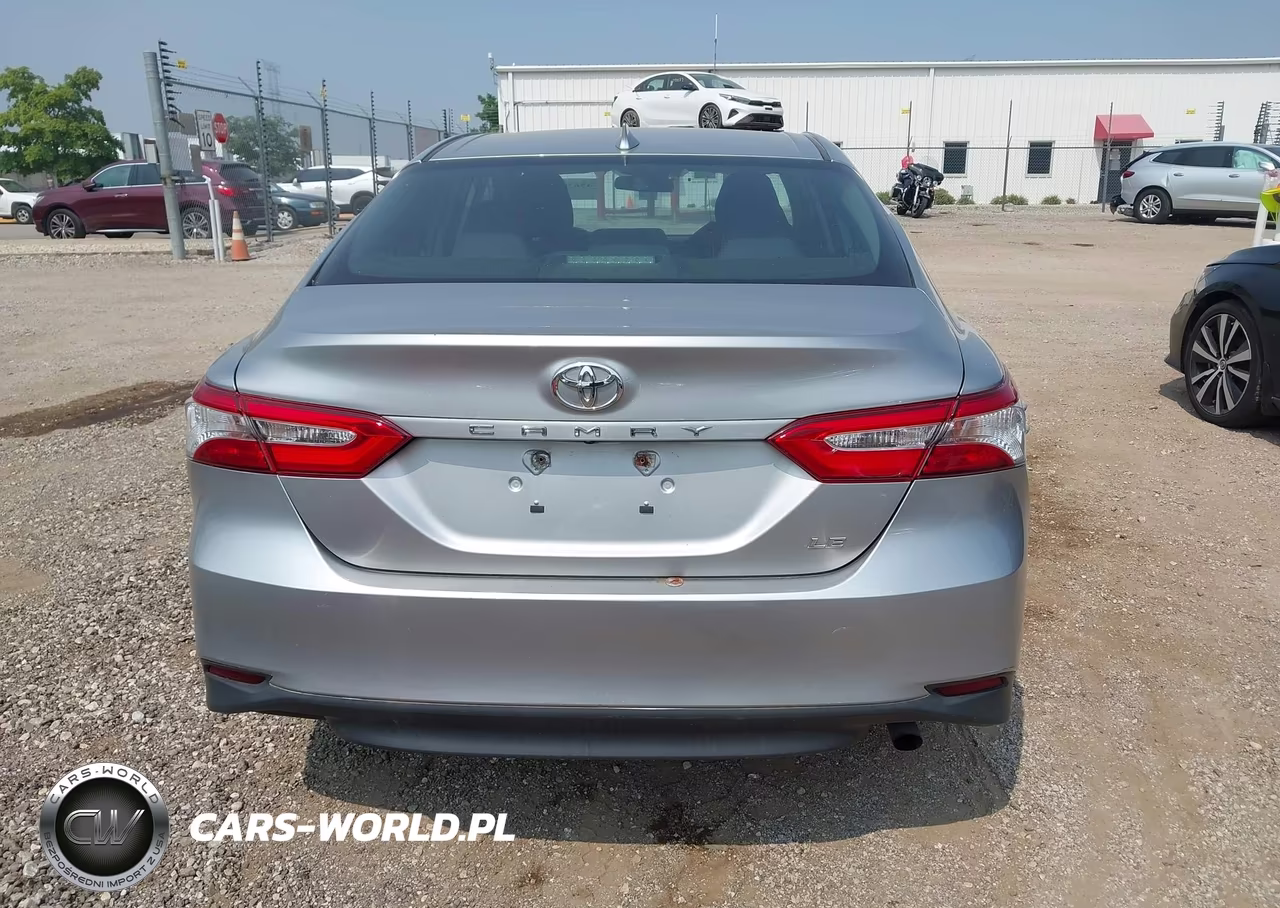 2019 Toyota Camry Le VIN:4T1B11HK9KU238809 - 16