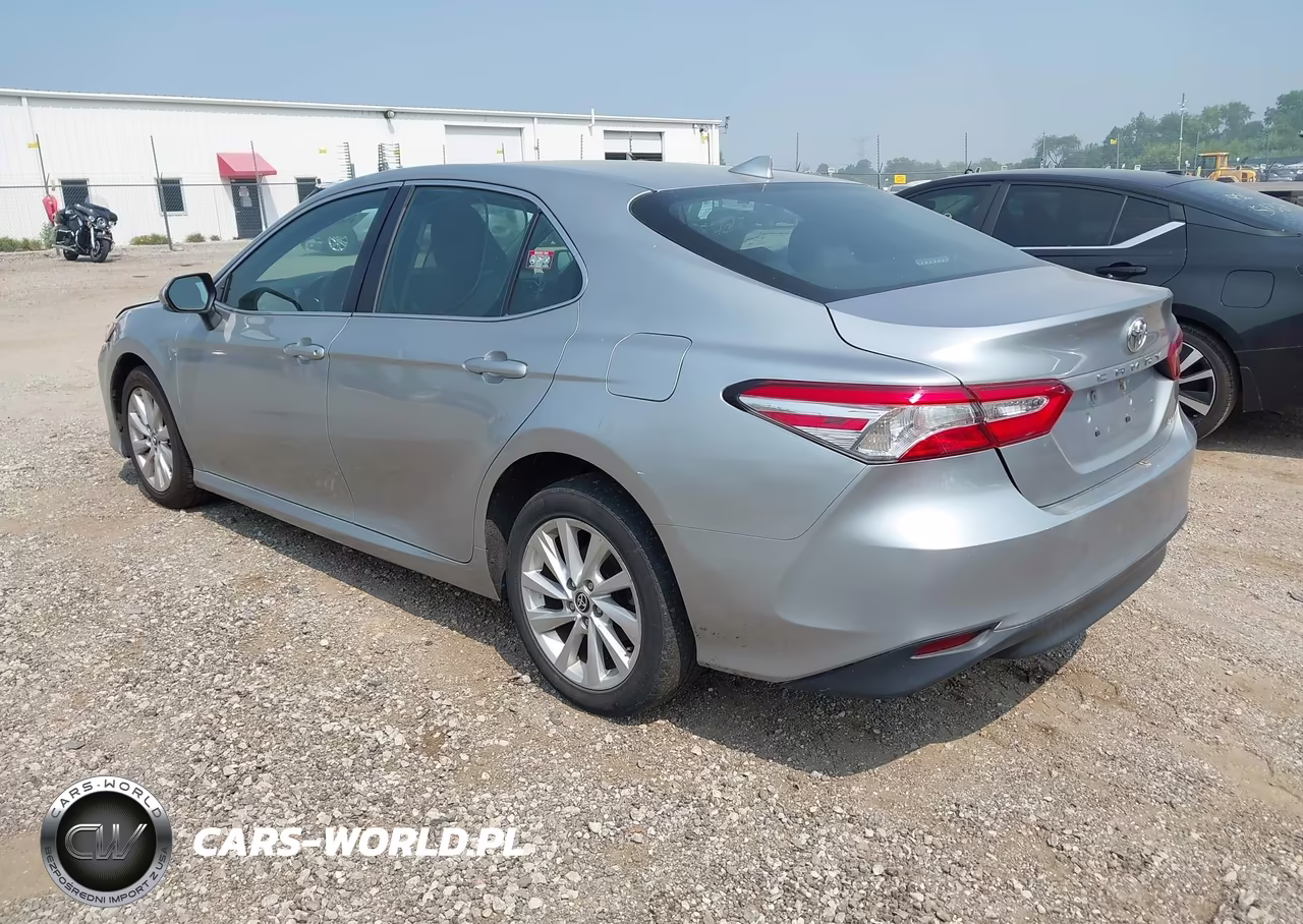 2019 Toyota Camry Le VIN:4T1B11HK9KU238809 - 3