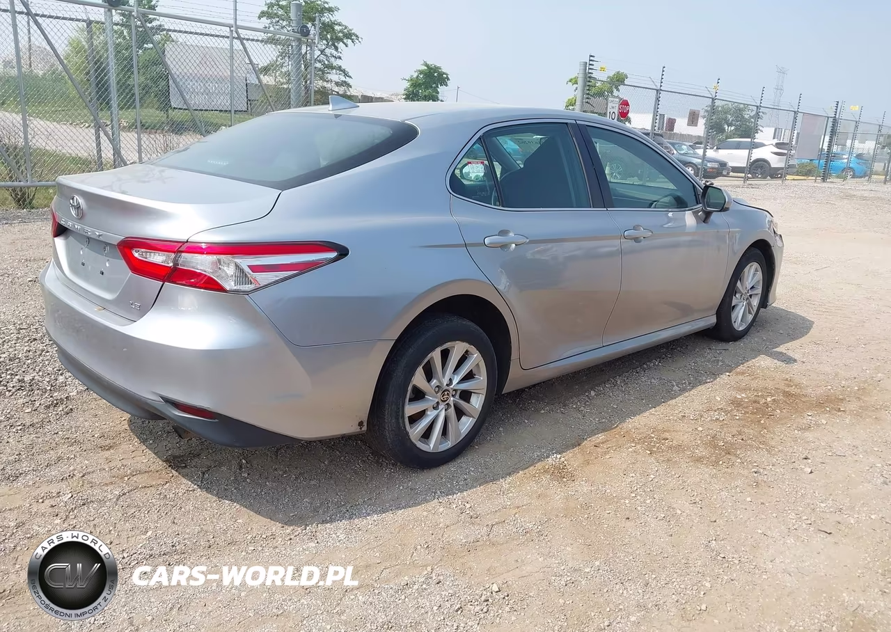 2019 Toyota Camry Le VIN:4T1B11HK9KU238809 - 4