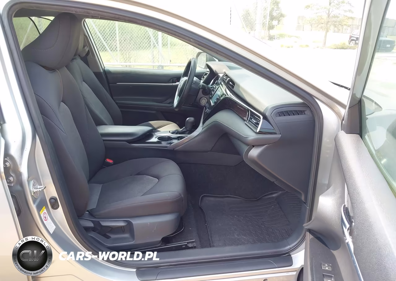 2019 Toyota Camry Le VIN:4T1B11HK9KU238809 - 5