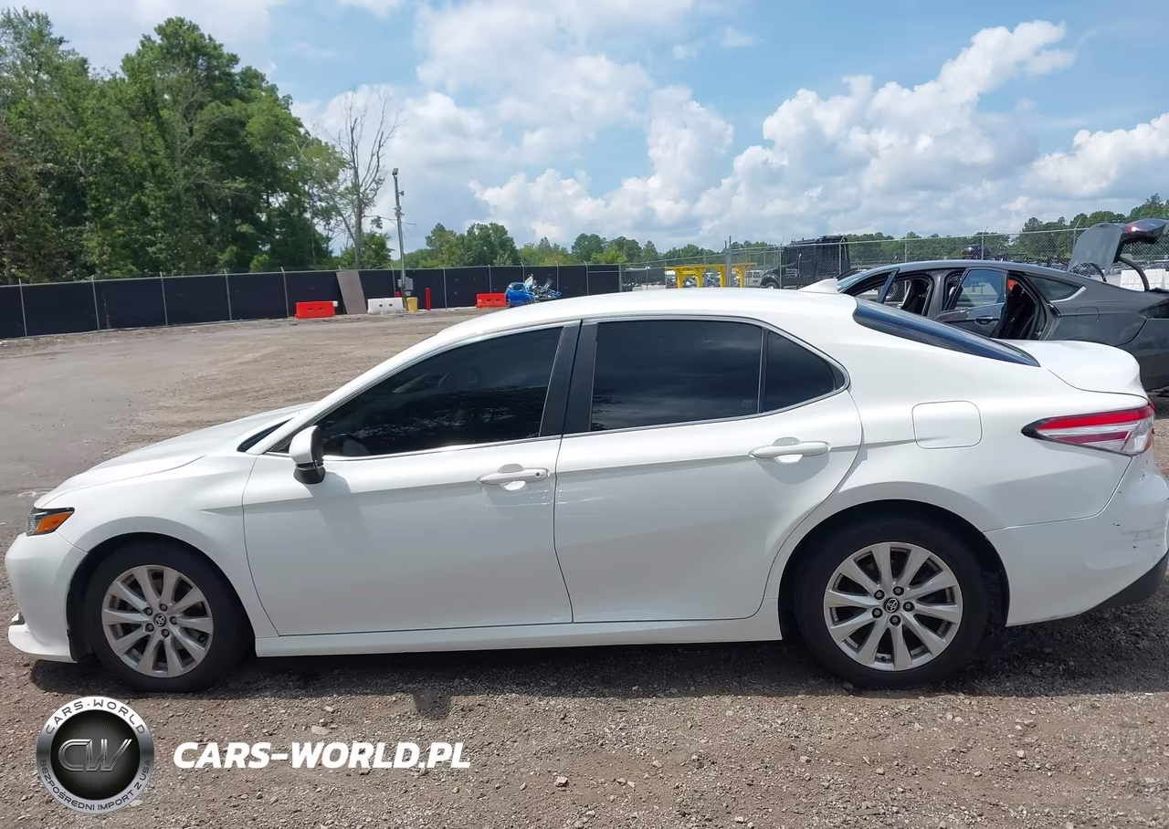 2020 Toyota Camry Le VIN:4T1C11AK8LU344622 - 15