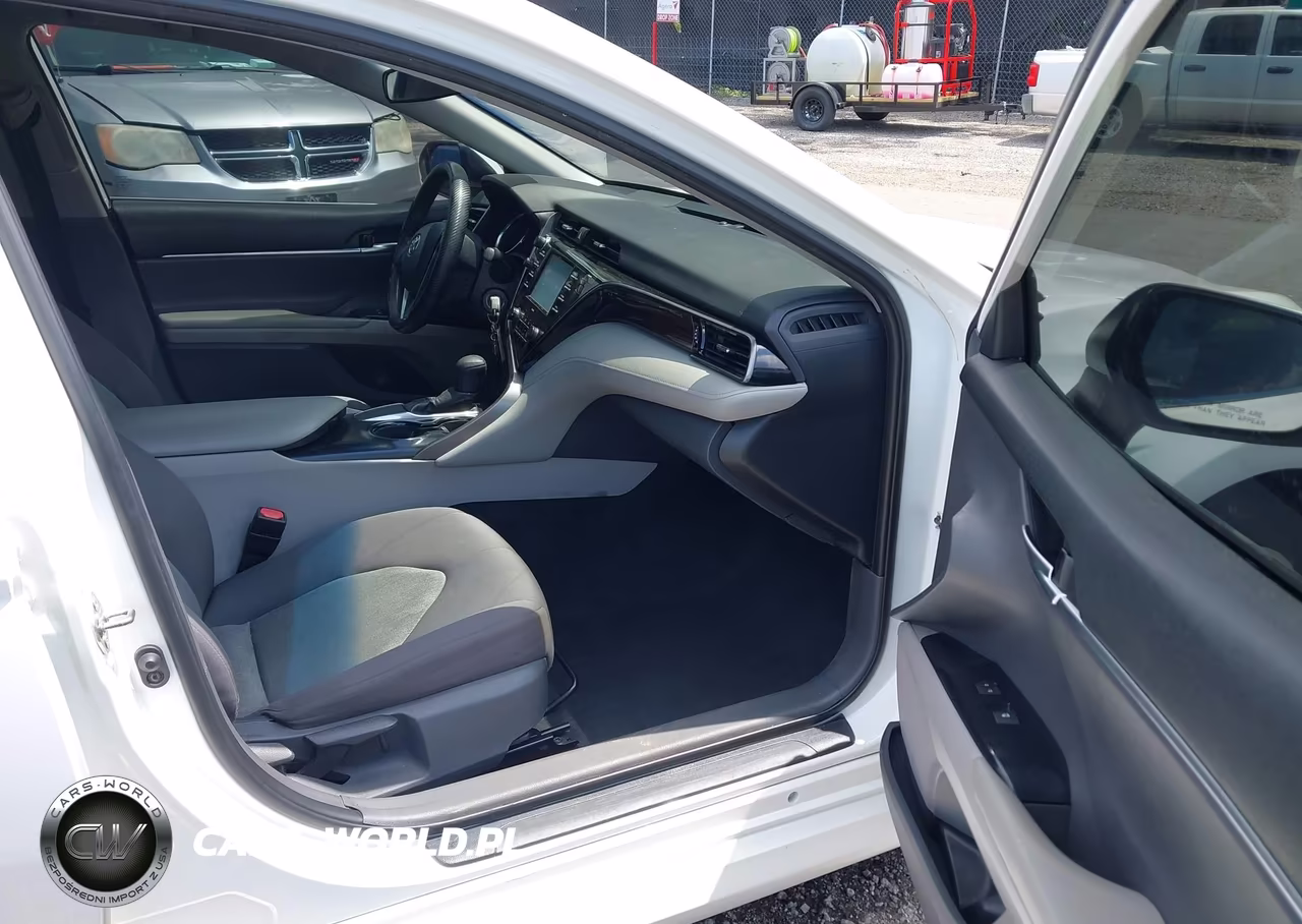 2020 Toyota Camry Le VIN:4T1C11AK8LU344622 - 5