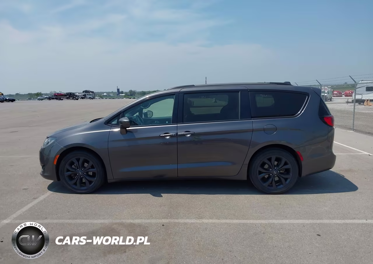 2020 Chrysler Pacifica Touring L Plus VIN:2C4RC1EG6LR286568 - 14