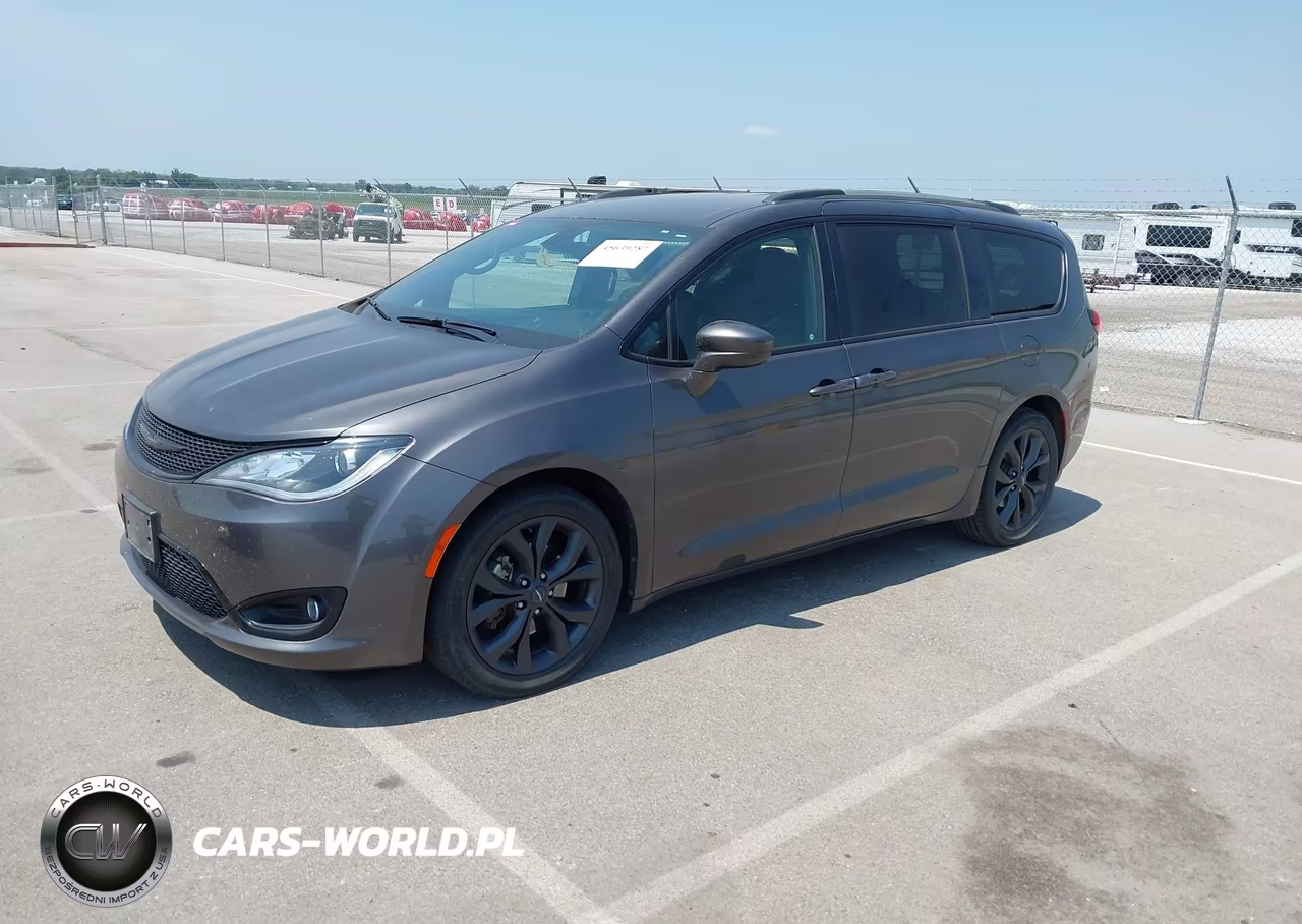 2020 Chrysler Pacifica Touring L Plus VIN:2C4RC1EG6LR286568 - 2
