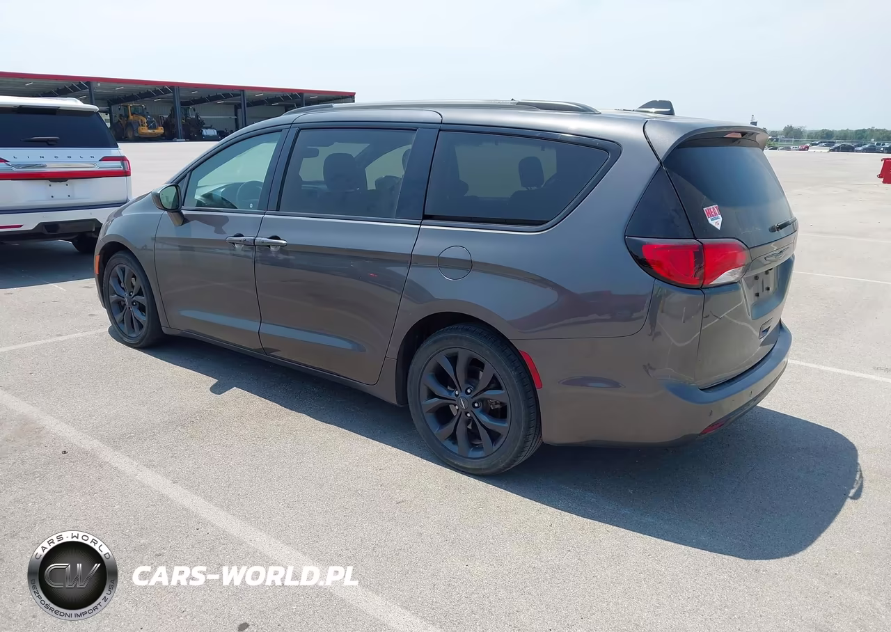 2020 Chrysler Pacifica Touring L Plus VIN:2C4RC1EG6LR286568 - 3