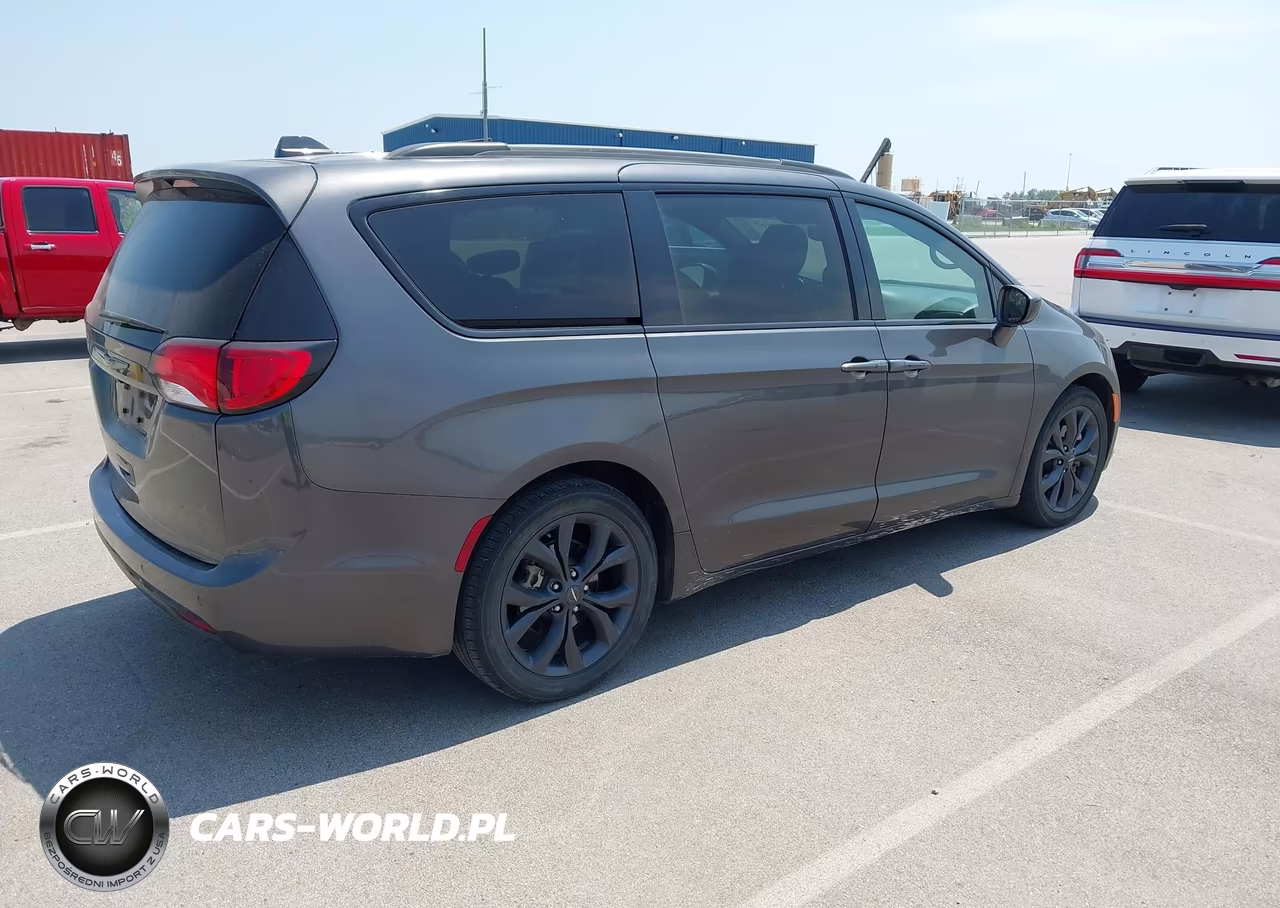 2020 Chrysler Pacifica Touring L Plus VIN:2C4RC1EG6LR286568 - 4