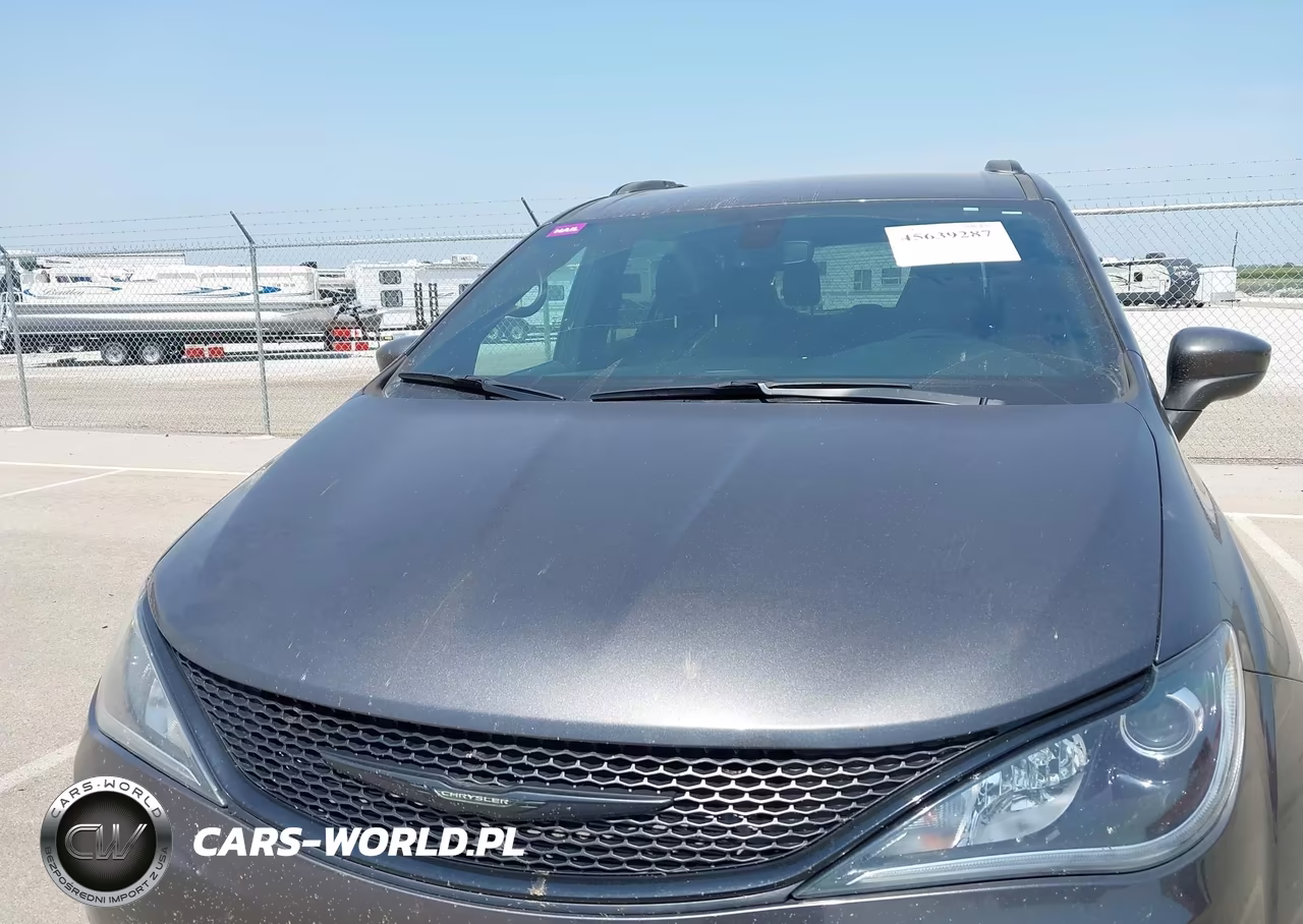 2020 Chrysler Pacifica Touring L Plus VIN:2C4RC1EG6LR286568 - 6