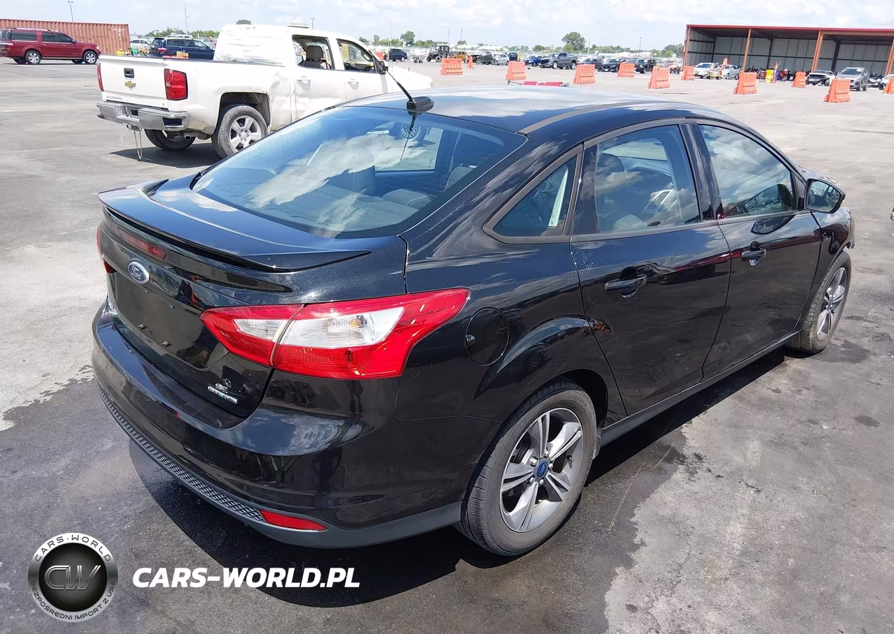 2014 Ford Focus Se VIN:1FADP3F2XEL381570 - 4