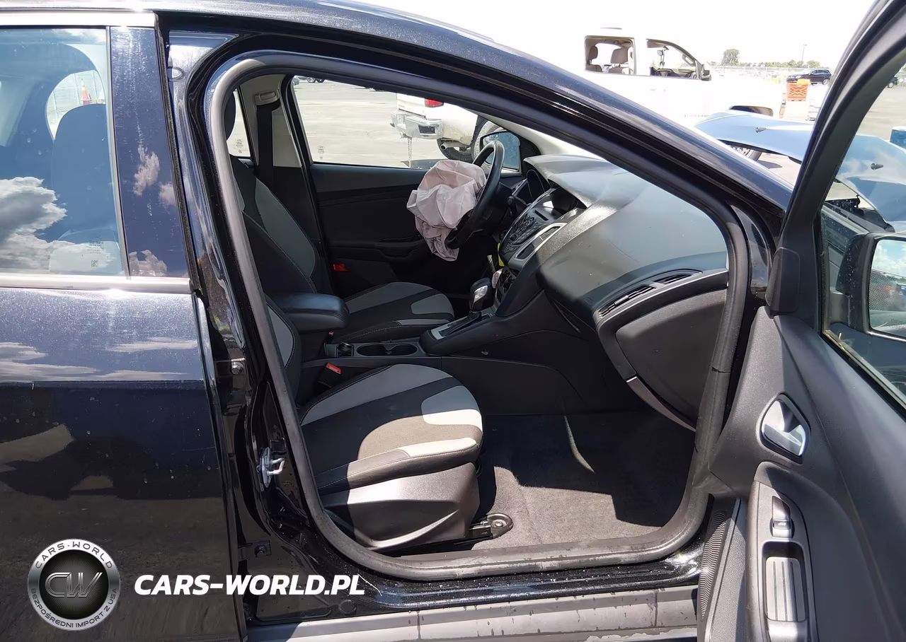 2014 Ford Focus Se VIN:1FADP3F2XEL381570 - 5