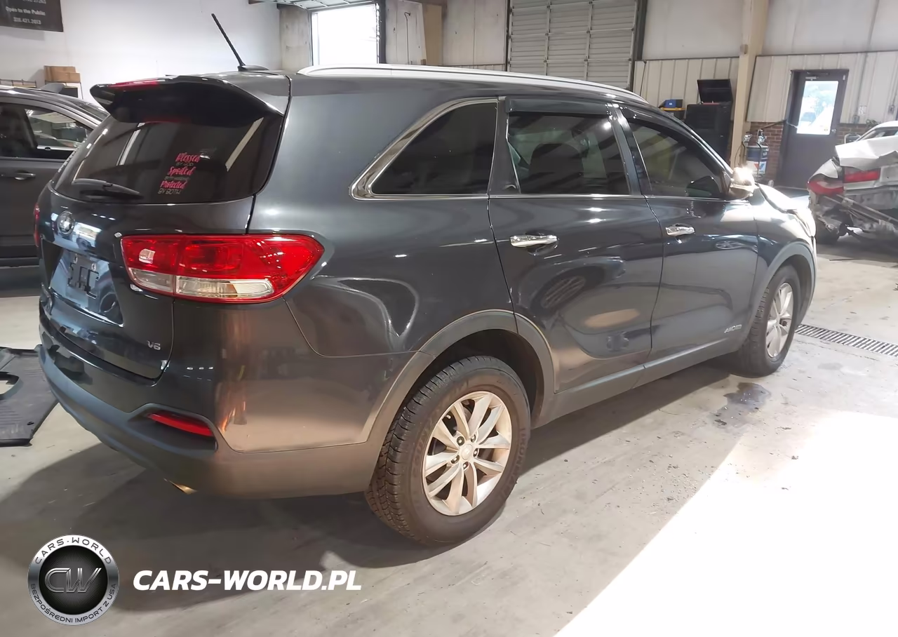 2017 Kia Sorento 3.3L Lx VIN:5XYPGDA54HG325588 - 4