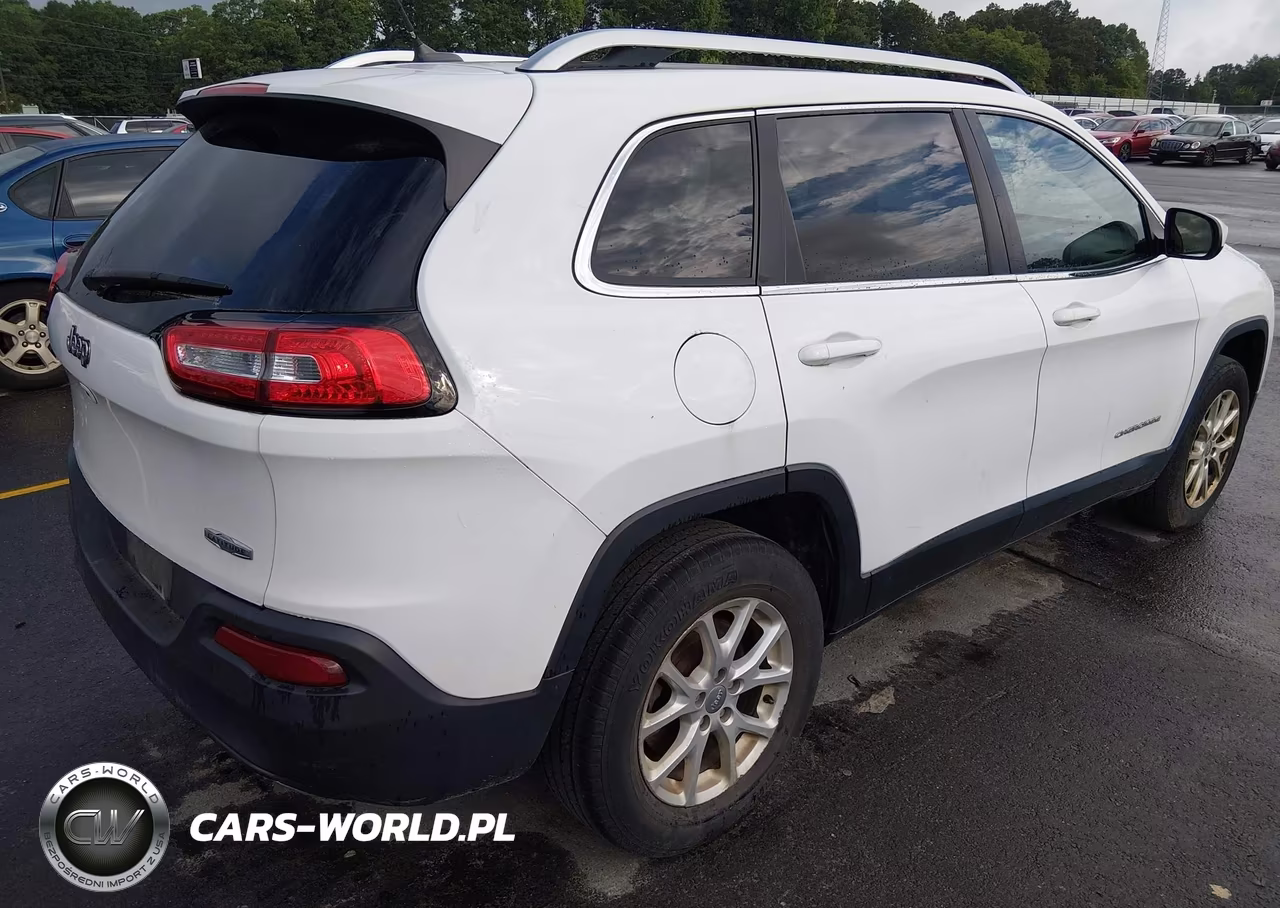 2015 Jeep Cherokee Latitude VIN:1C4PJLCS8FW537280 - 4
