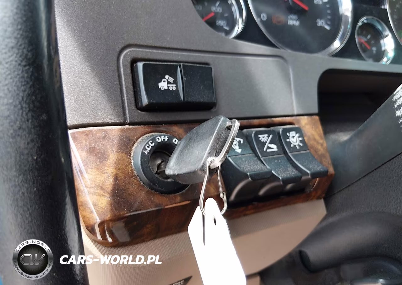 2019 Kenworth T680 VIN:1XKYDP9X7KJ249736 - 10