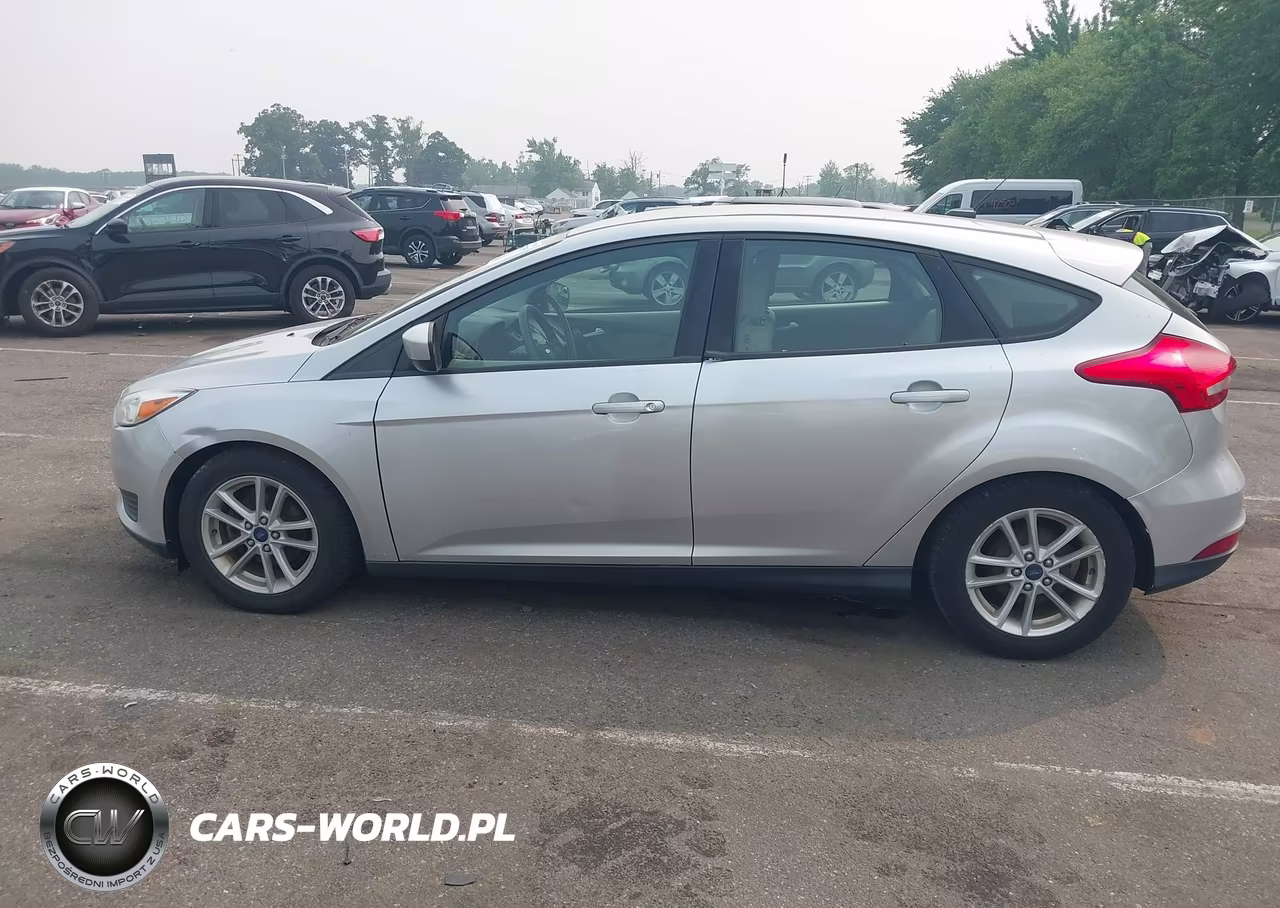 2018 Ford Focus Se VIN:1FADP3K28JL225365 - 14
