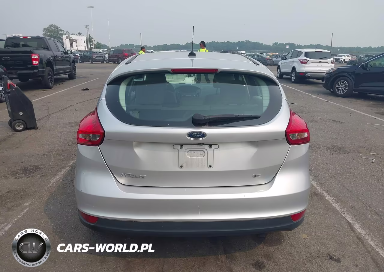 2018 Ford Focus Se VIN:1FADP3K28JL225365 - 16