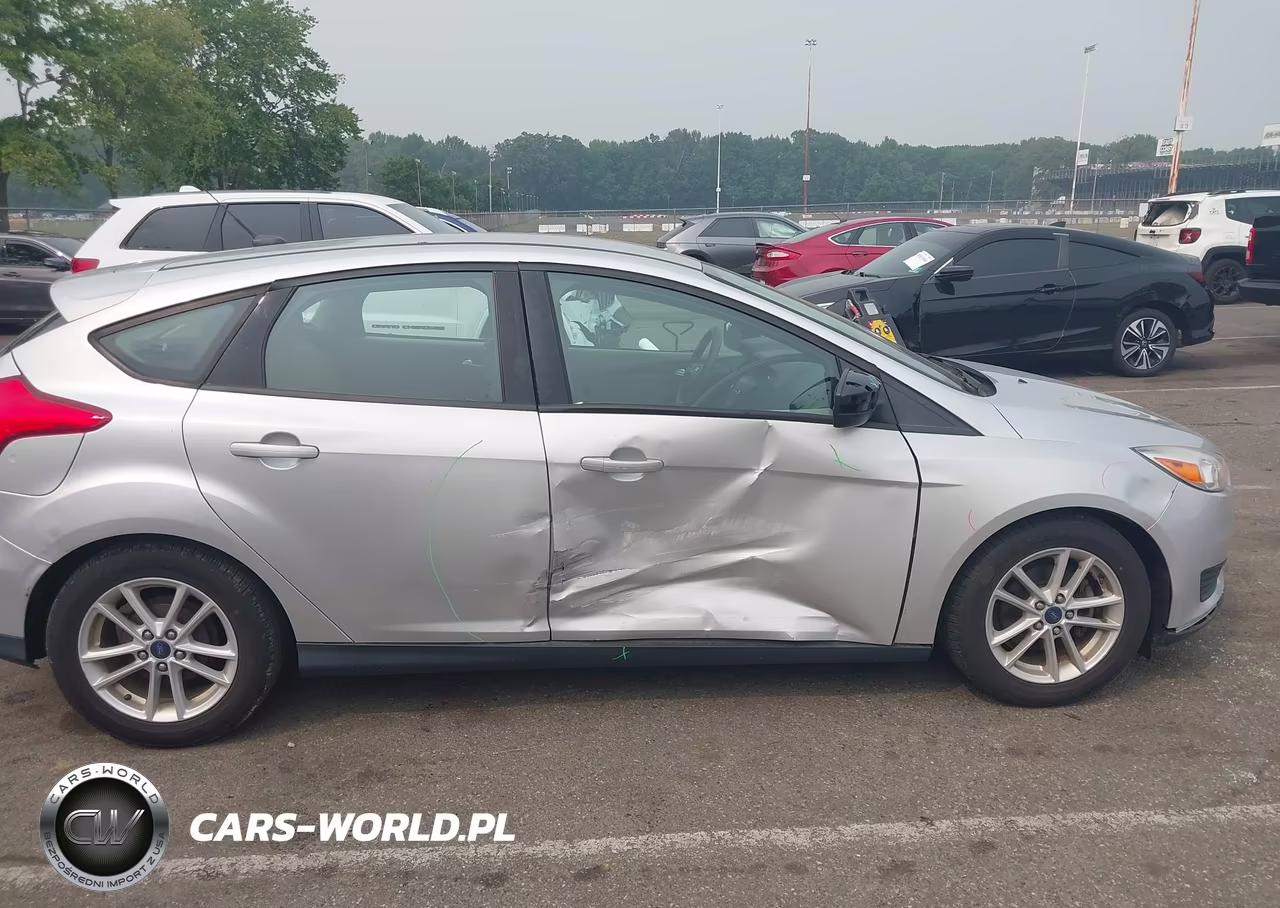 2018 Ford Focus Se VIN:1FADP3K28JL225365 - 6