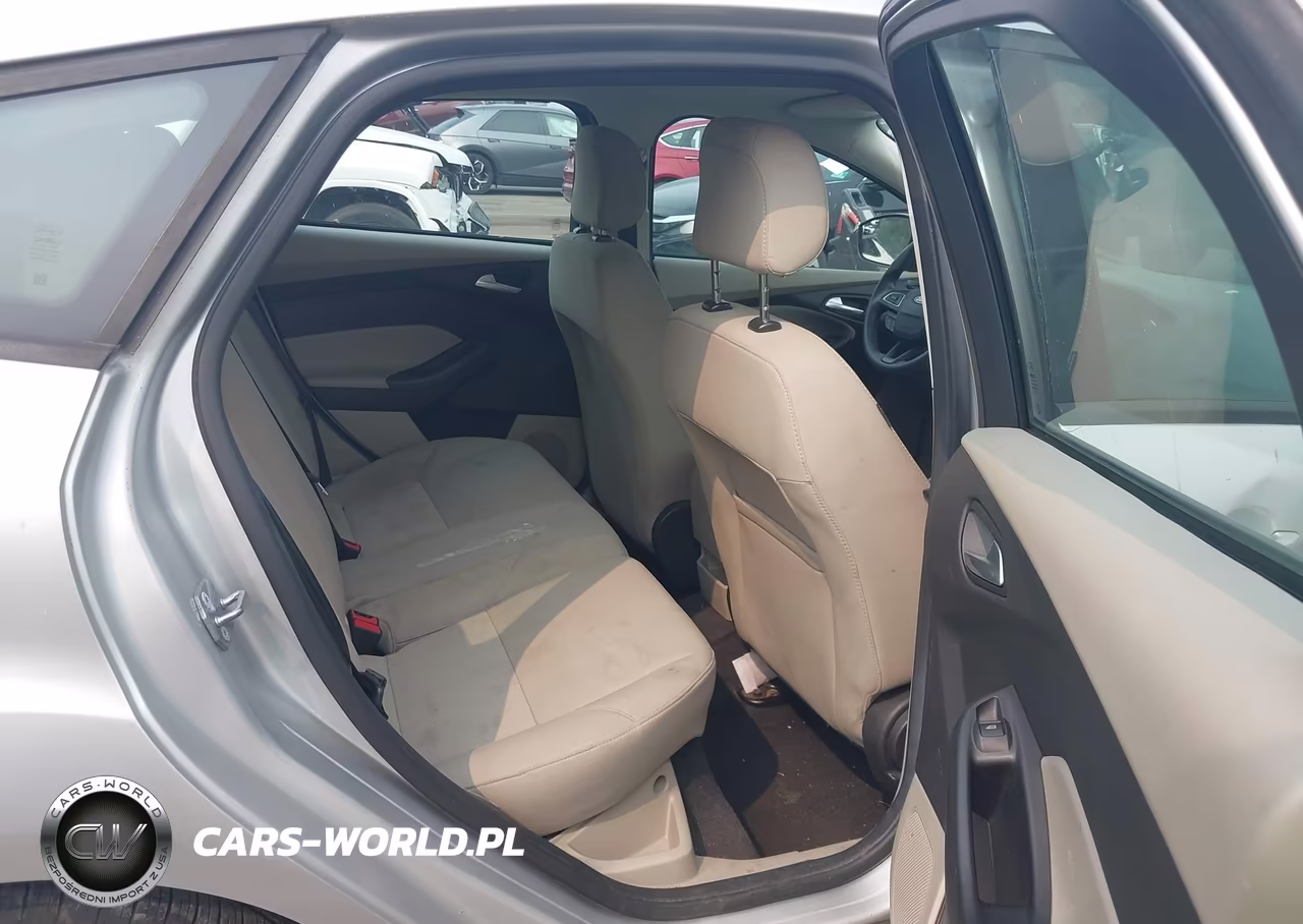 2018 Ford Focus Se VIN:1FADP3K28JL225365 - 8