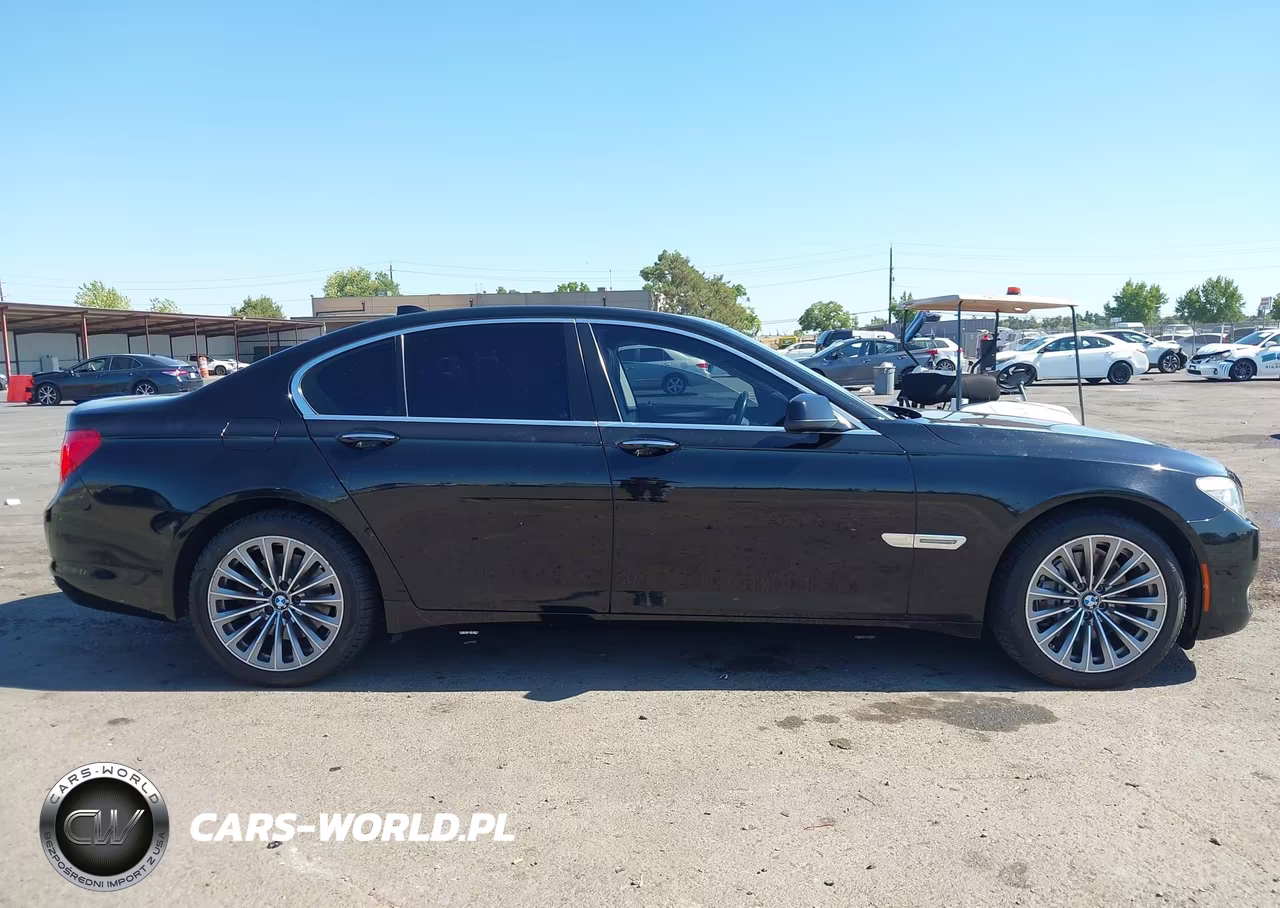 2012 BMW 740I VIN:WBAKA4C56CC613289 - 13