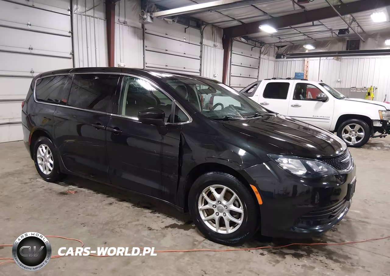 2020 Chrysler Voyager Lx – zdjęcie 1 z 17