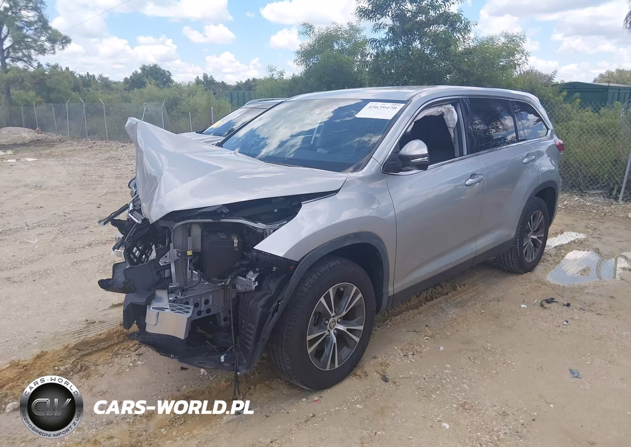 2019 Toyota Highlander Le VIN:5TDZARFH8KS061540 - 2
