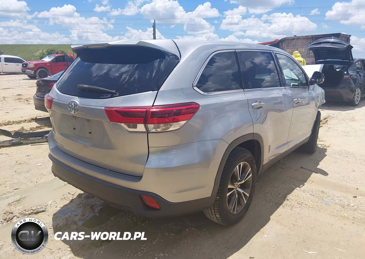 2019 Toyota Highlander Le VIN:5TDZARFH8KS061540 - 4