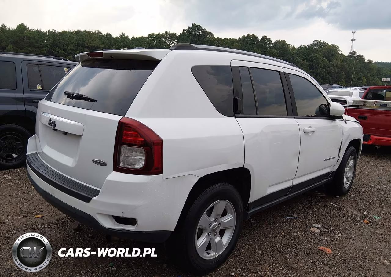 2016 Jeep Compass Latitude VIN:1C4NJCEA0GD773947 - 4