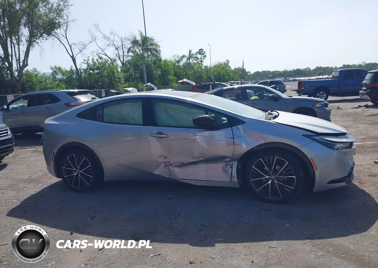 2024 Toyota Prius Xle VIN:JTDACAAU3R3019012 - 13