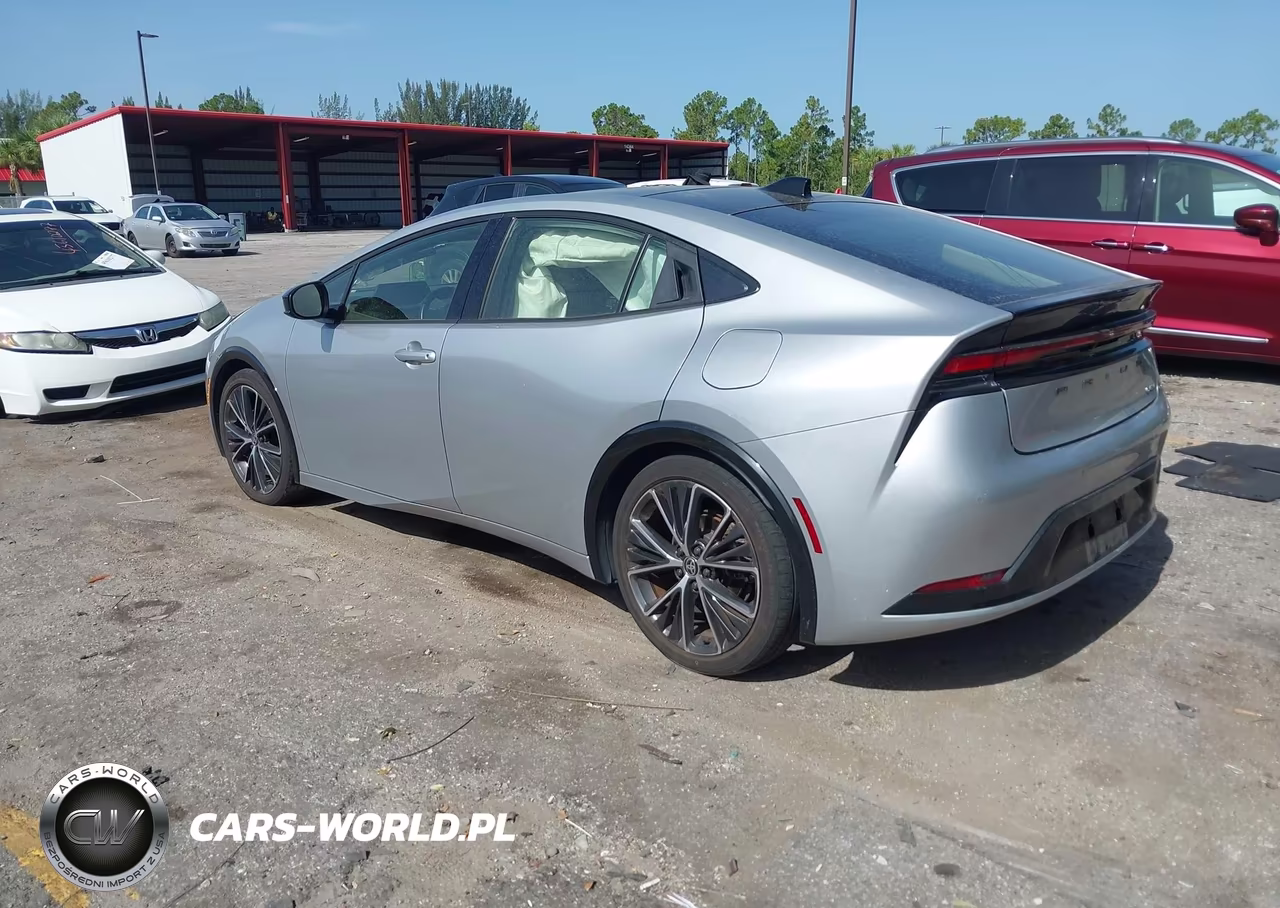 2024 Toyota Prius Xle VIN:JTDACAAU3R3019012 - 3