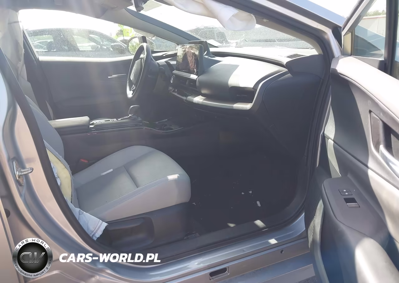 2024 Toyota Prius Xle VIN:JTDACAAU3R3019012 - 5