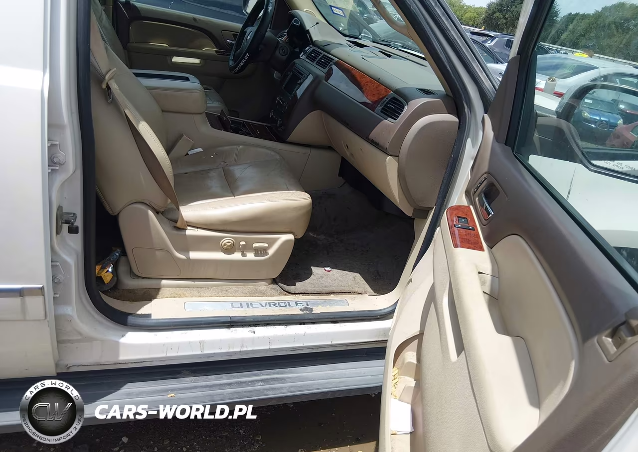 2010 Chevrolet Suburban 1500 Ltz VIN:1GNUCKE01AR176427 - 5