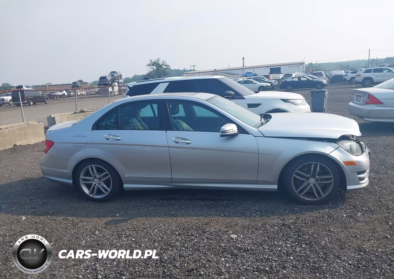 2014 Mercedes-Benz C 300 Sport 4Matic VIN:WDDGF8AB1EG185398 - 13