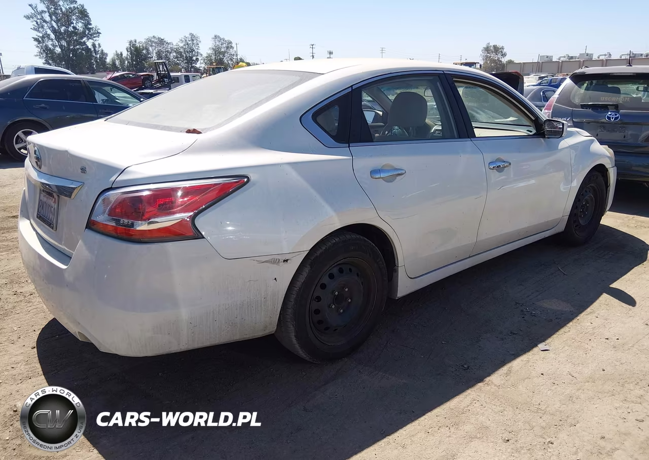 2015 Nissan Altima 2.5 S VIN:1N4AL3AP0FC268424 - 4