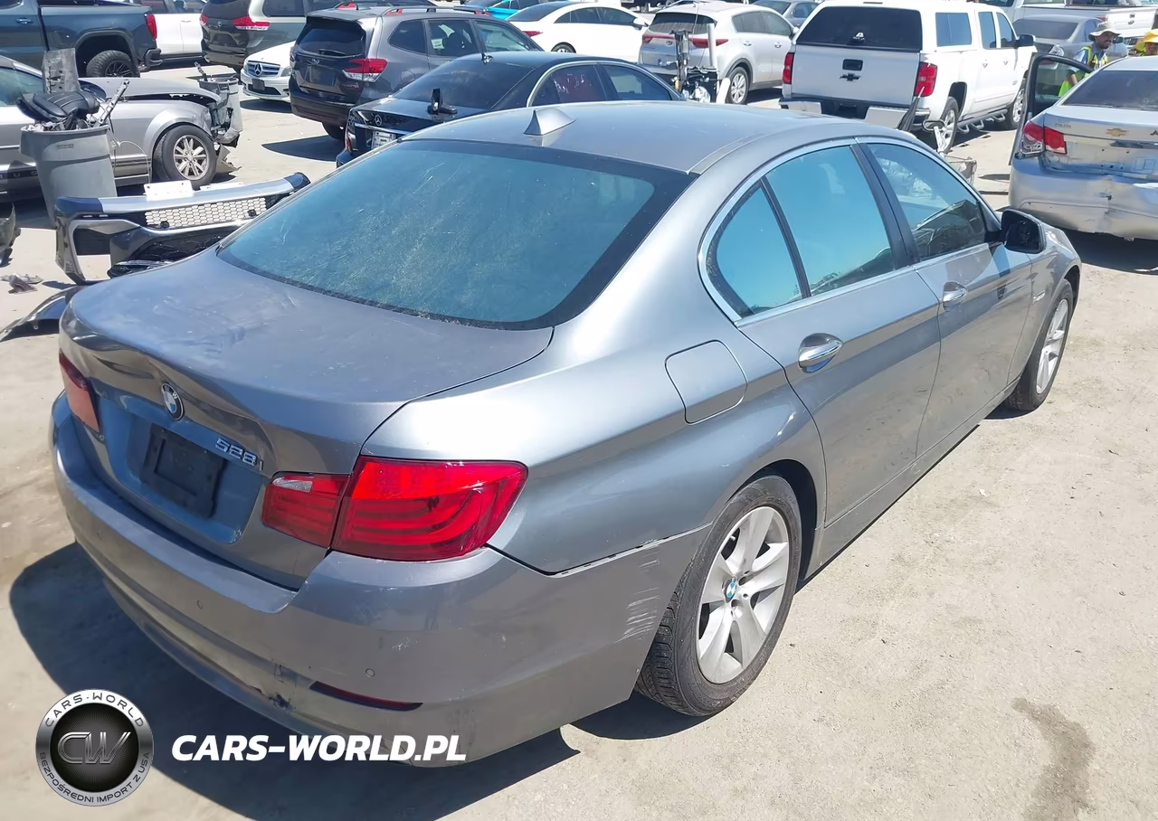2012 BMW 528I VIN:WBAXG5C5XCDW24588 - 4