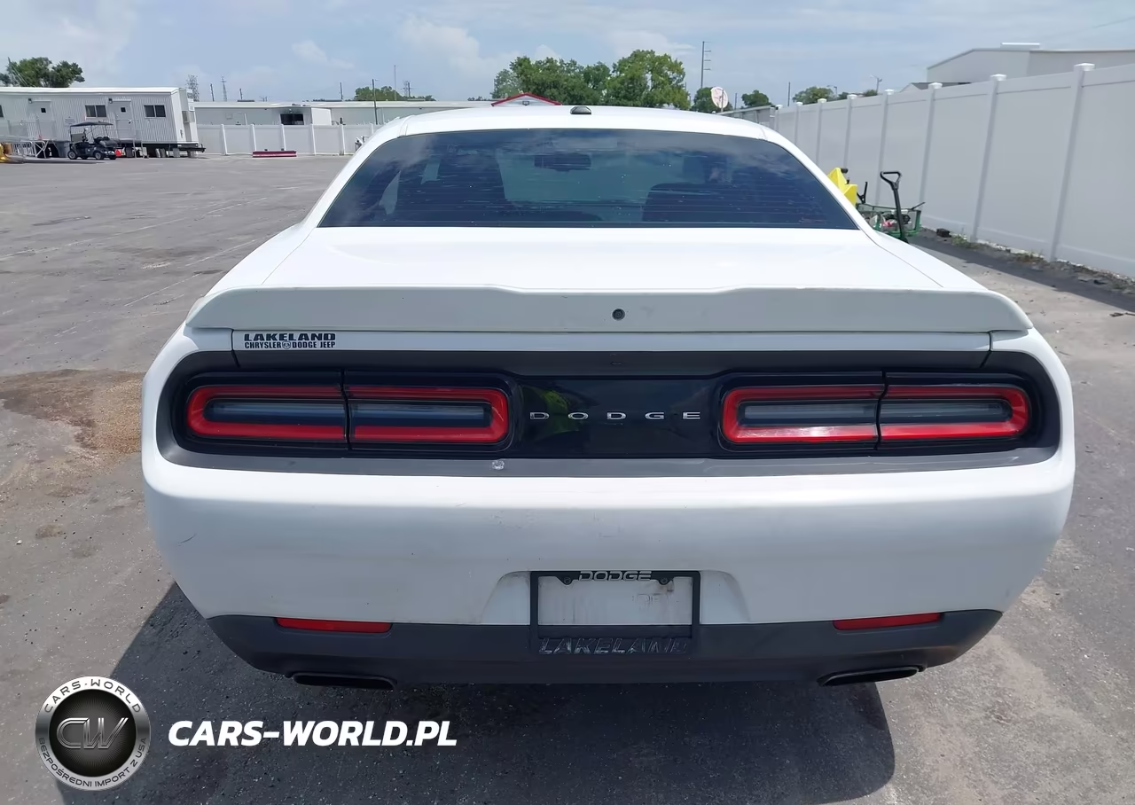 2018 Dodge Challenger Sxt VIN:2C3CDZAG8JH231795 - 17