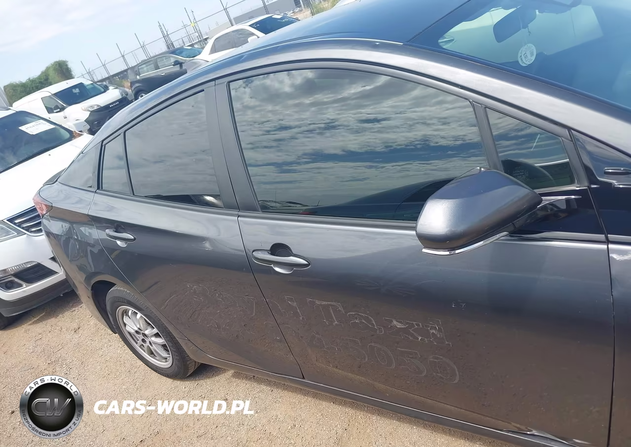 2020 Toyota Prius Le VIN:JTDKARFU0L3113695 - 13