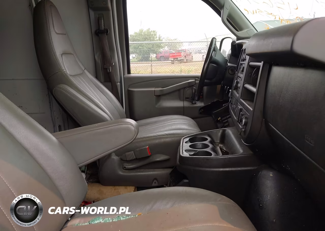 2017 Chevrolet Express 3500 Work Van VIN:1GCZGHFG3H1342313 - 5
