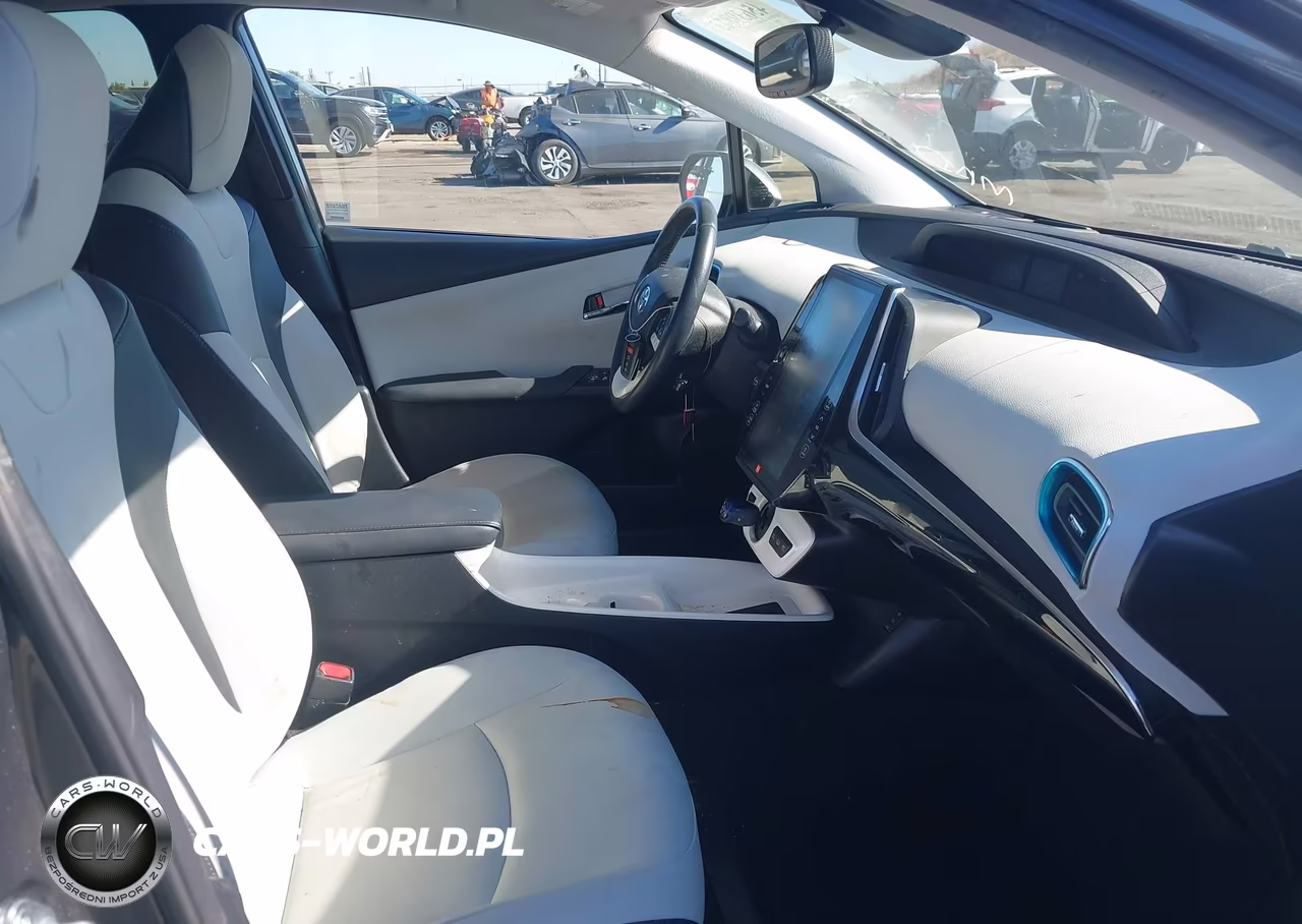 2017 Toyota Prius Prime Advanced VIN:JTDKARFP3H3038976 - 5