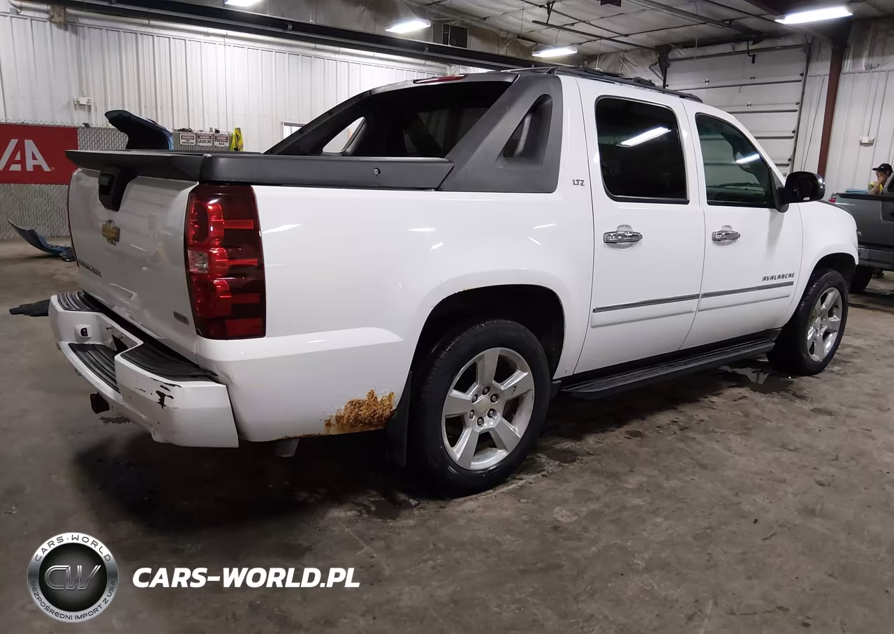 2011 Chevrolet Avalanche 1500 Ltz VIN:3GNTKGE32BG213282 - 4