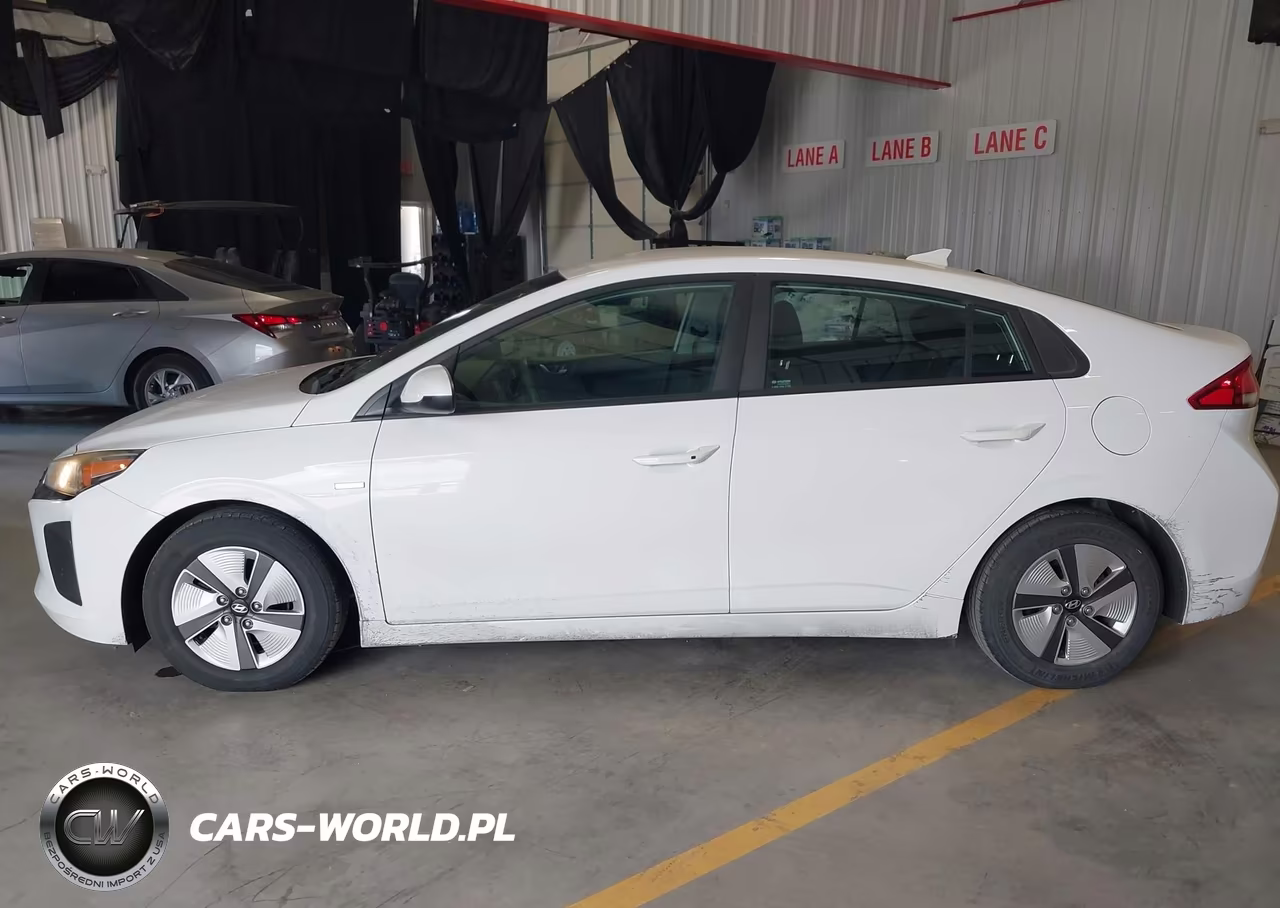 2018 Hyundai Ioniq Hybrid Blue VIN:KMHC65LC7JU075511 - 16
