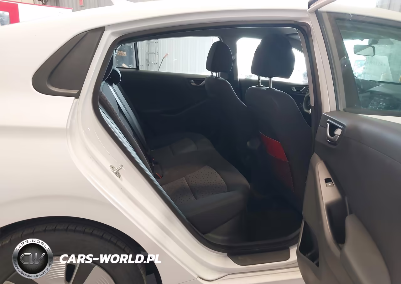 2018 Hyundai Ioniq Hybrid Blue VIN:KMHC65LC7JU075511 - 8