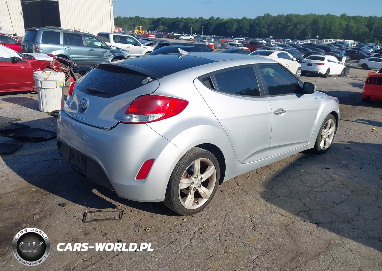2015 Hyundai Veloster VIN:KMHTC6ADXFU230912 - 4
