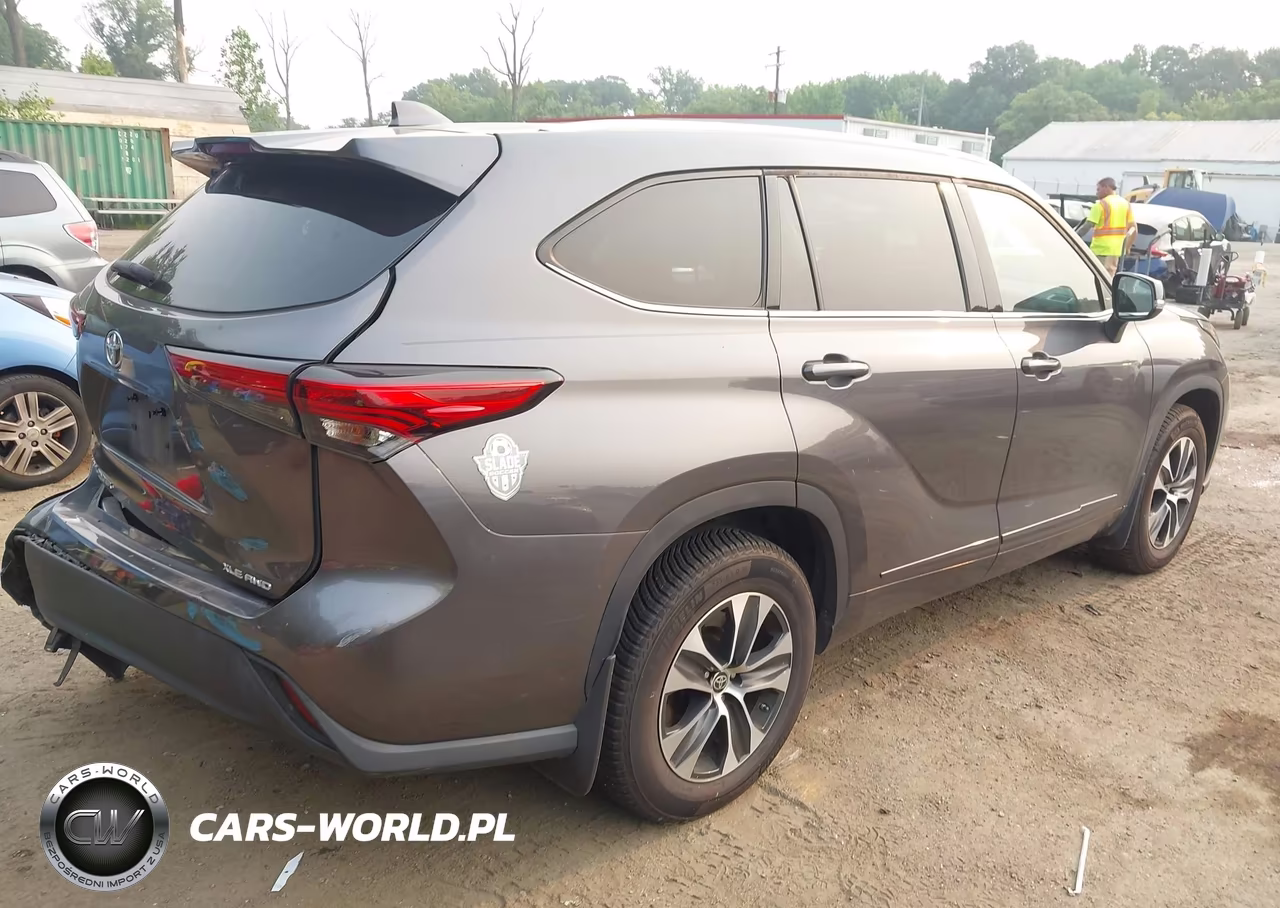 2022 Toyota Highlander Xle VIN:5TDHZRBHXNS172105 - 4