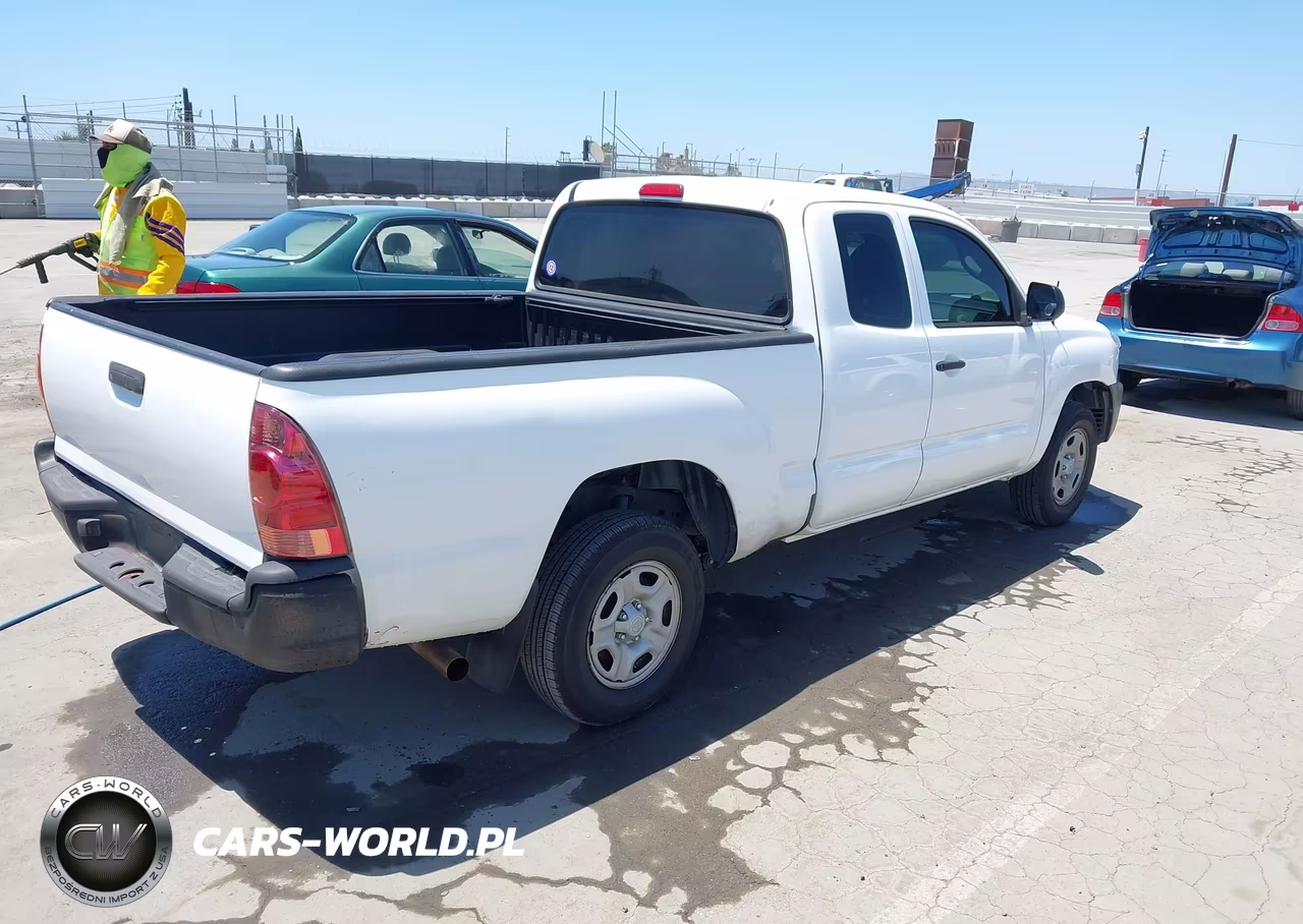 2015 Toyota Tacoma VIN:5TFTX4CN8FX054511 - 4