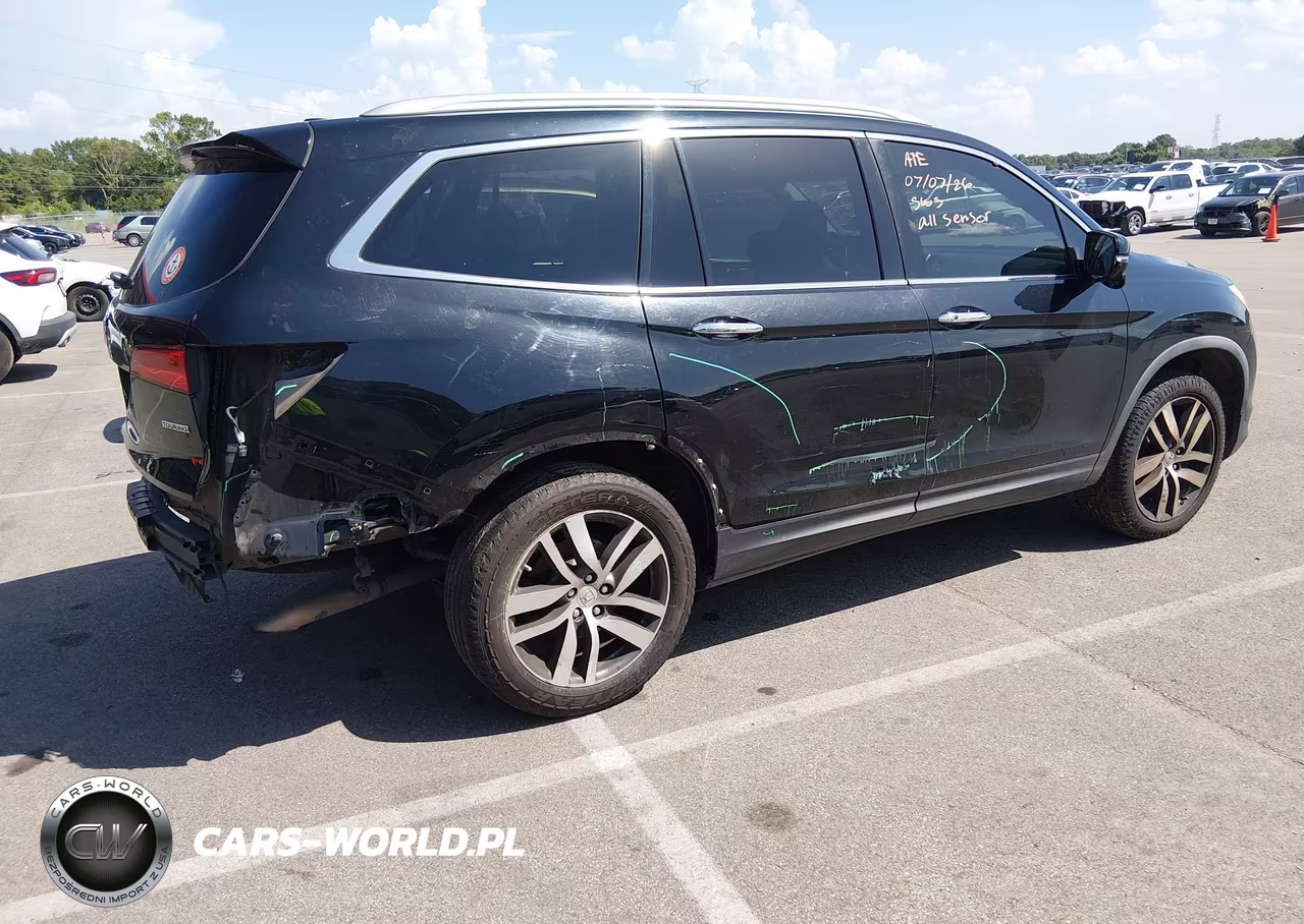 2017 Honda Pilot Touring VIN:5FNYF5H91HB037119 - 4