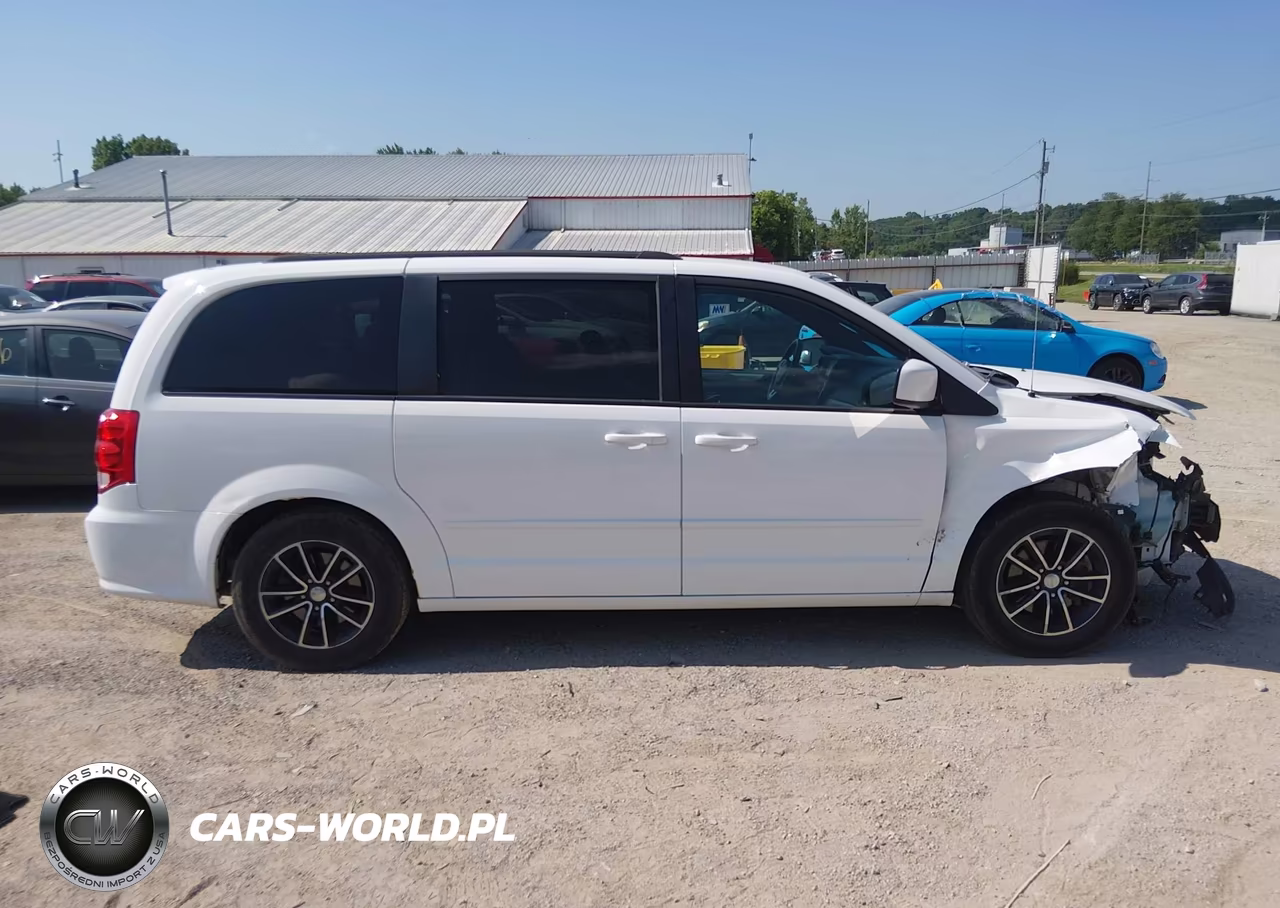 2015 Dodge Grand Caravan R-T VIN:2C4RDGEGXFR681034 - 14