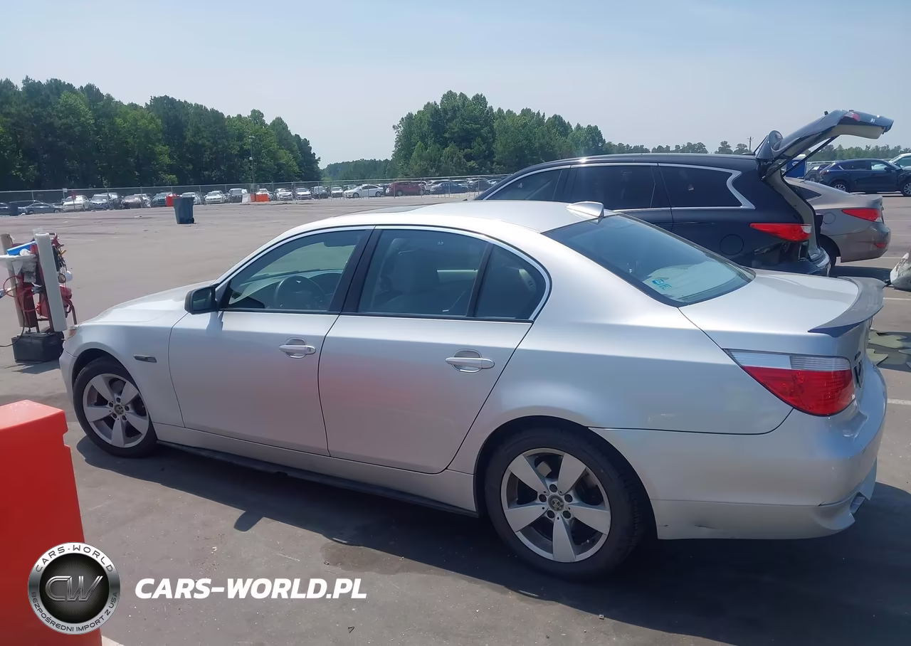 2007 BMW 525Xi VIN:WBANF33527CS39164 - 14
