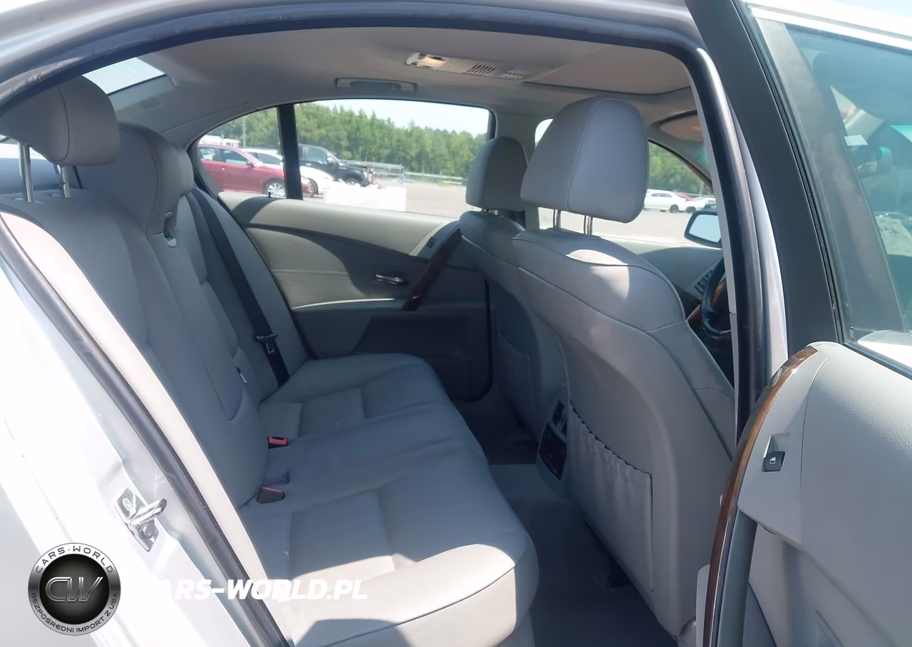 2007 BMW 525Xi VIN:WBANF33527CS39164 - 8