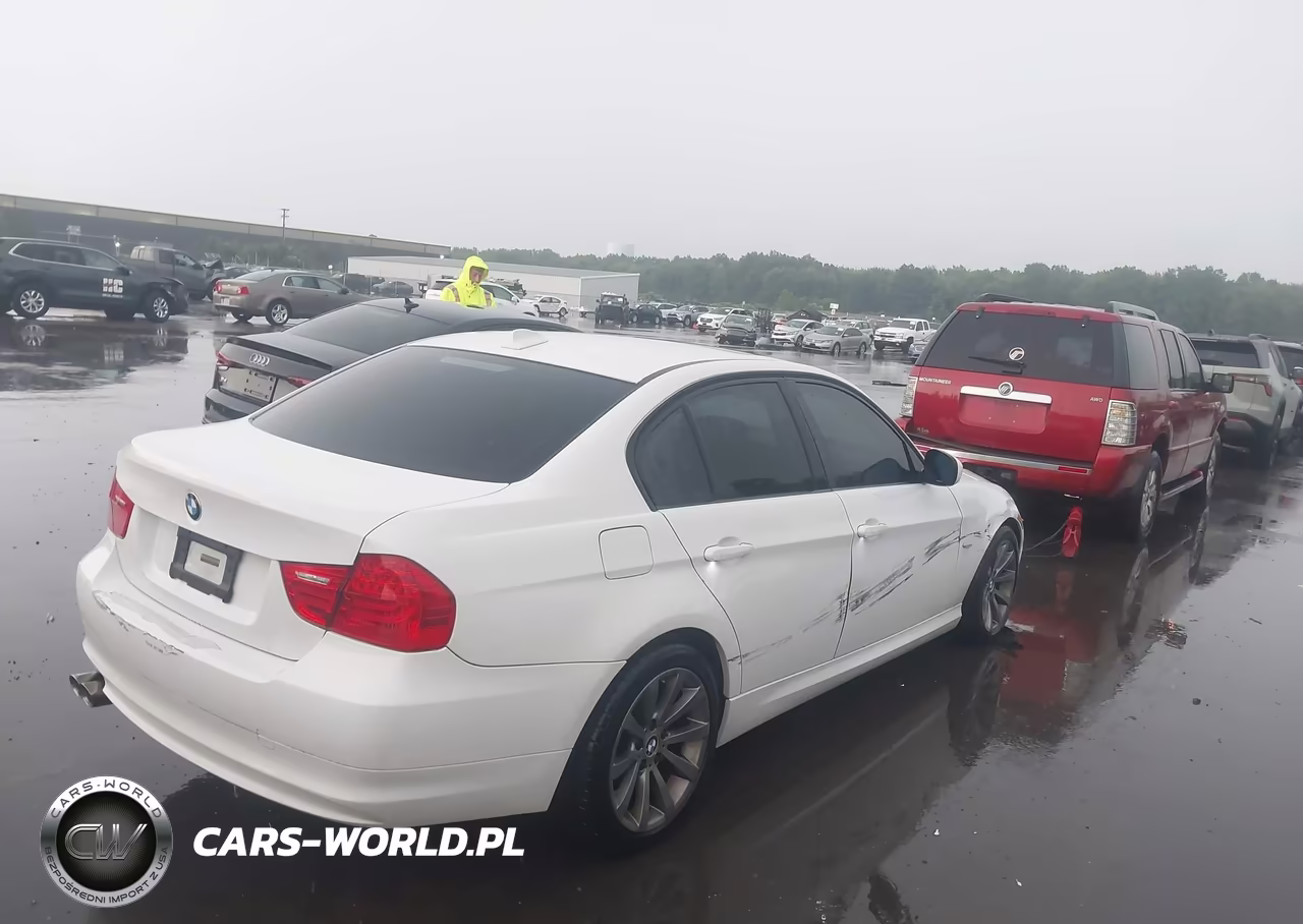 2011 BMW 328I xDrive VIN:WBAPK5C55BA994393 - 4