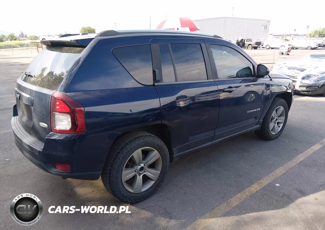 2014 Jeep Compass Latitude VIN:1C4NJCEB2ED563145 - 4