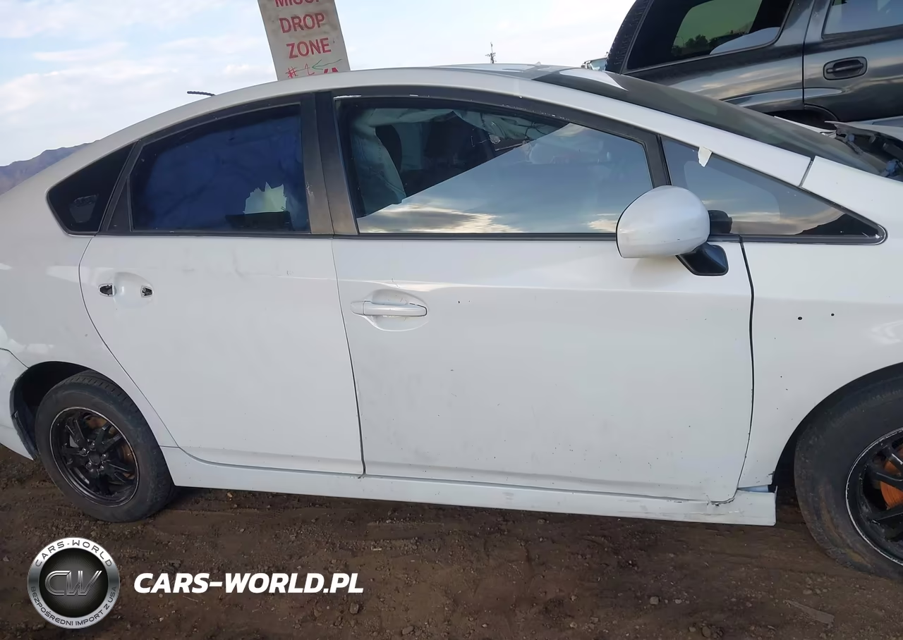 2015 Toyota Prius Two VIN:JTDKN3DU2F0459709 - 13